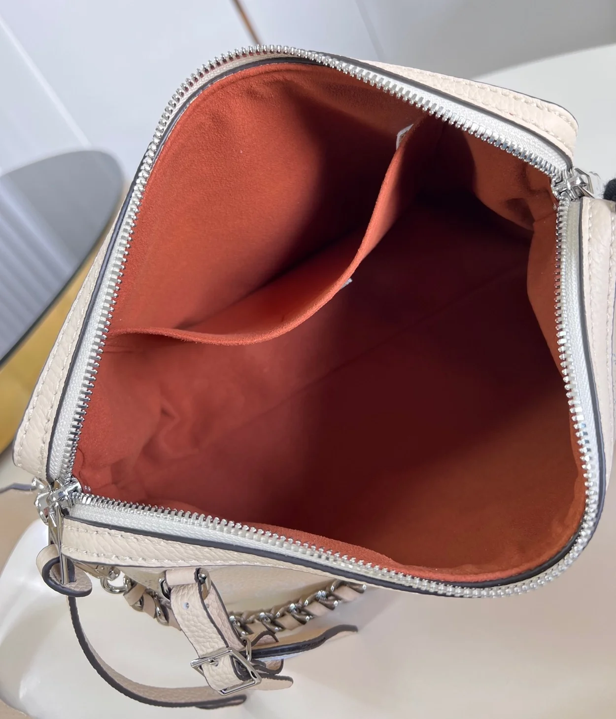 루이비통 핸드 잇 올 PM 마히나 백 M24114