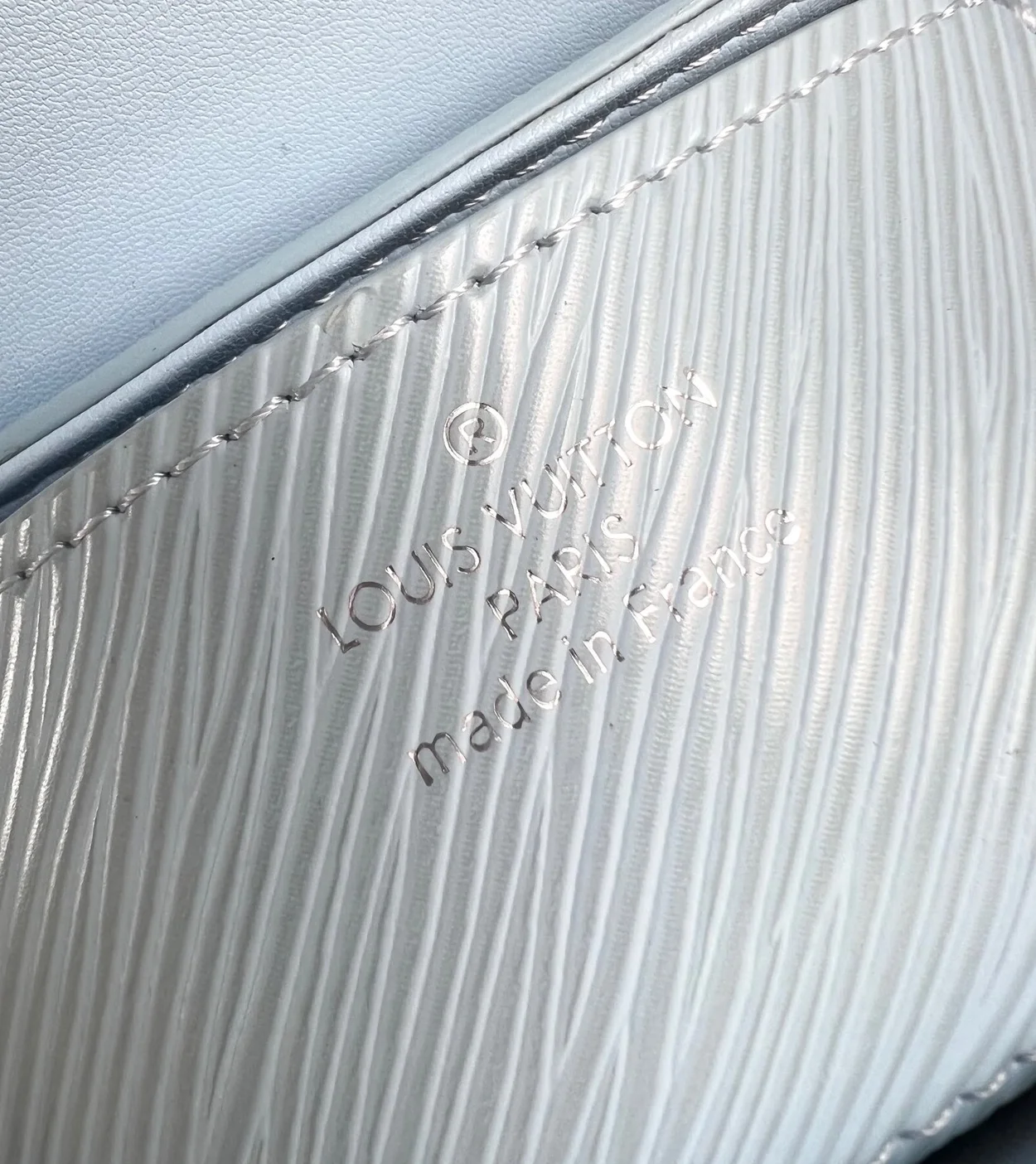 루이비통 트위스트 웨스트 백 M24566