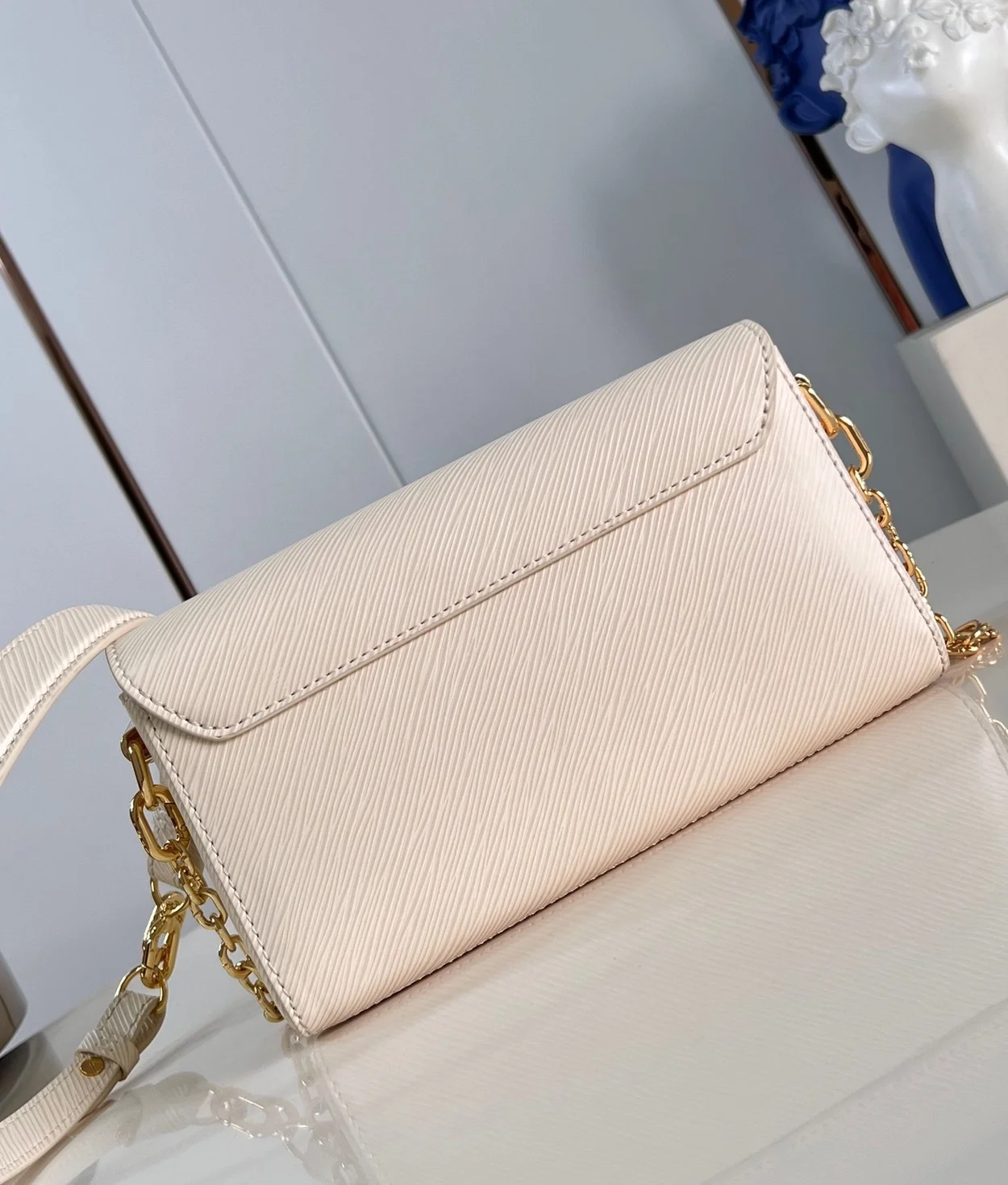 루이비통 트위스트 웨스트 백 M24550