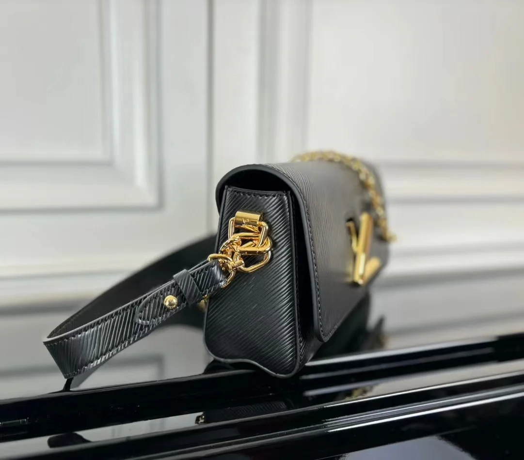 루이비통 트위스트 웨스트 백 M24549