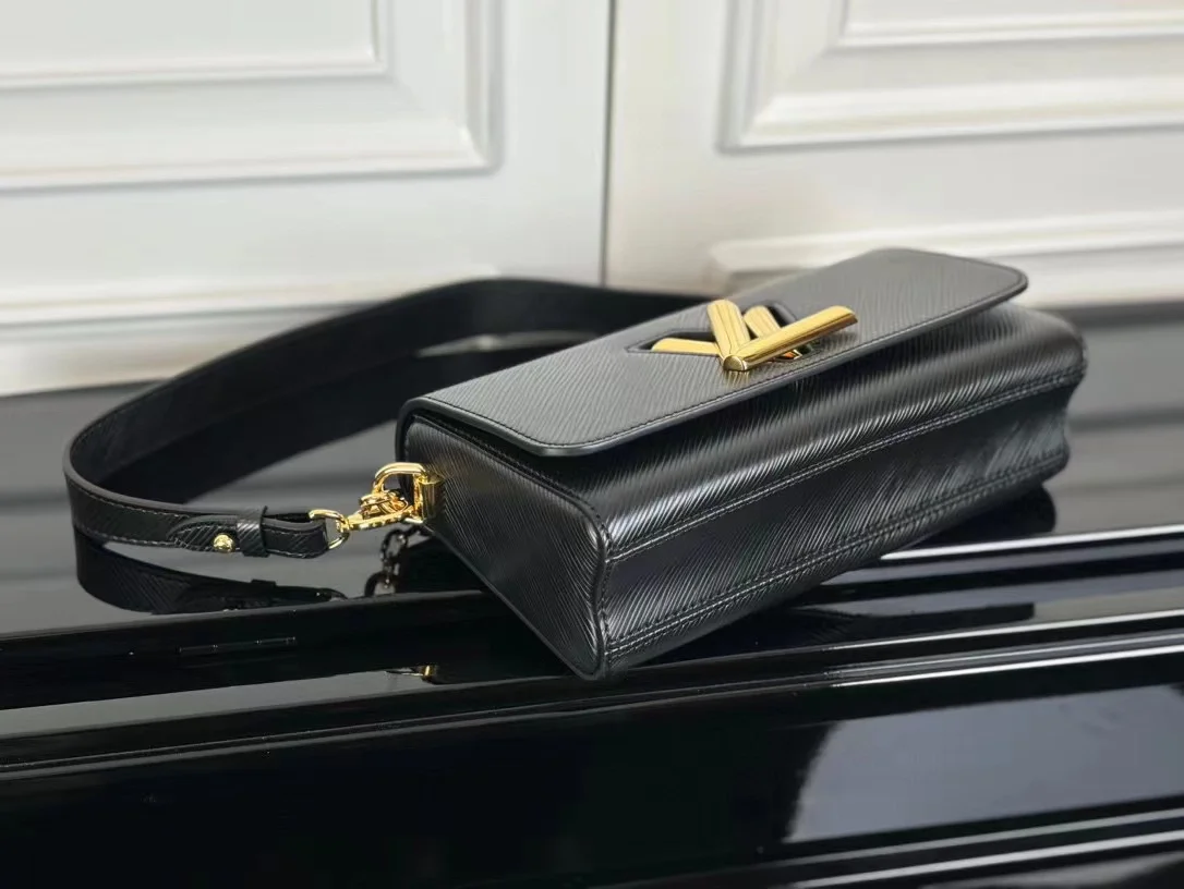 루이비통 트위스트 웨스트 백 M24549