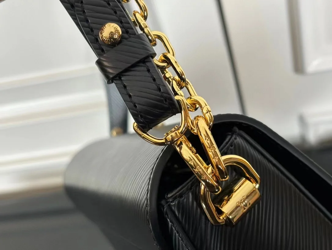 루이비통 트위스트 웨스트 백 M24549