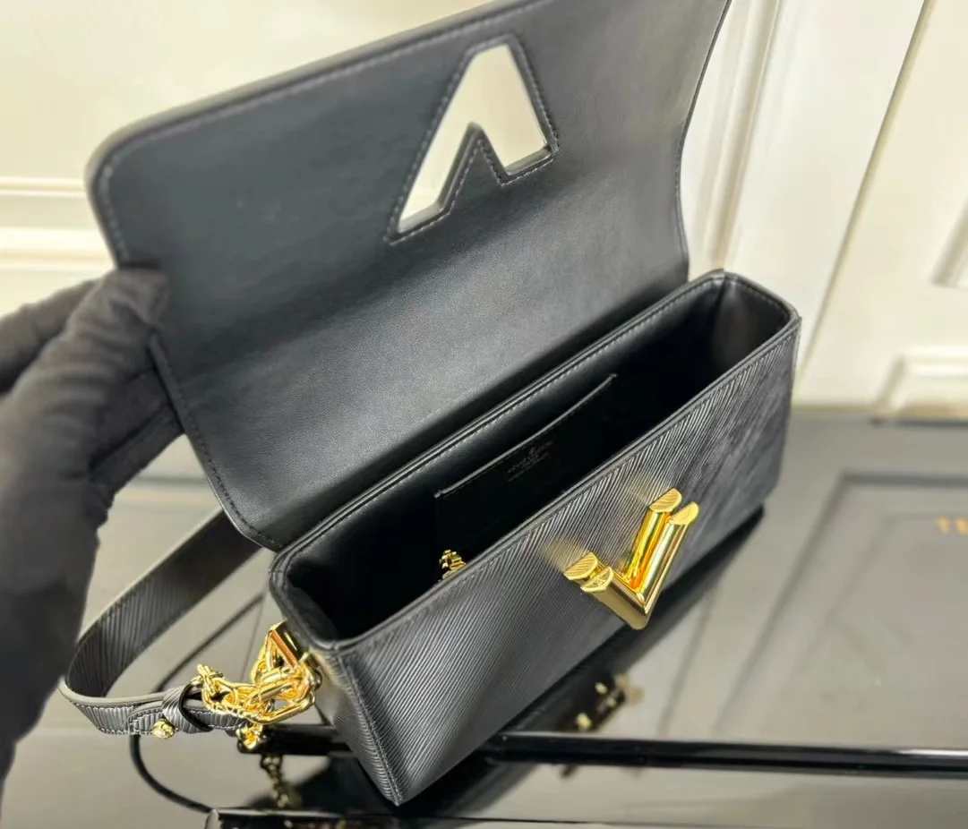 루이비통 트위스트 웨스트 백 M24549