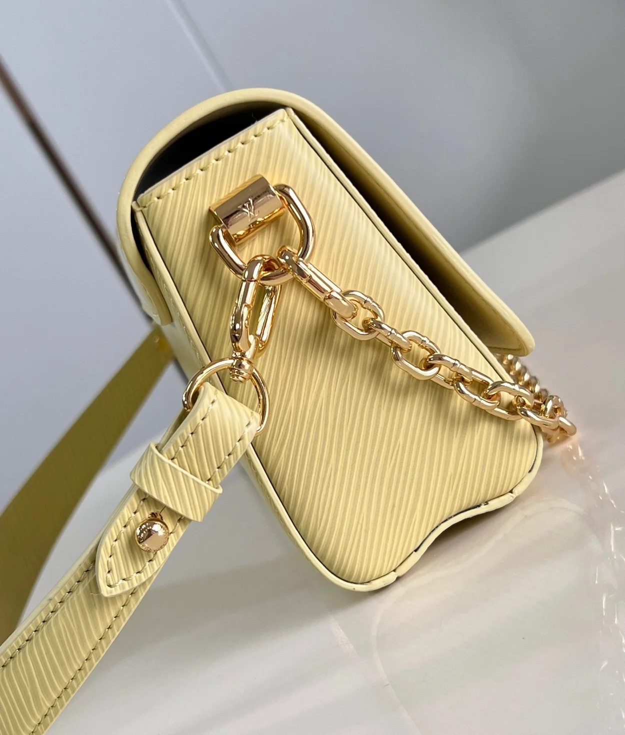 루이비통 트위스트 웨스트 백 M24548