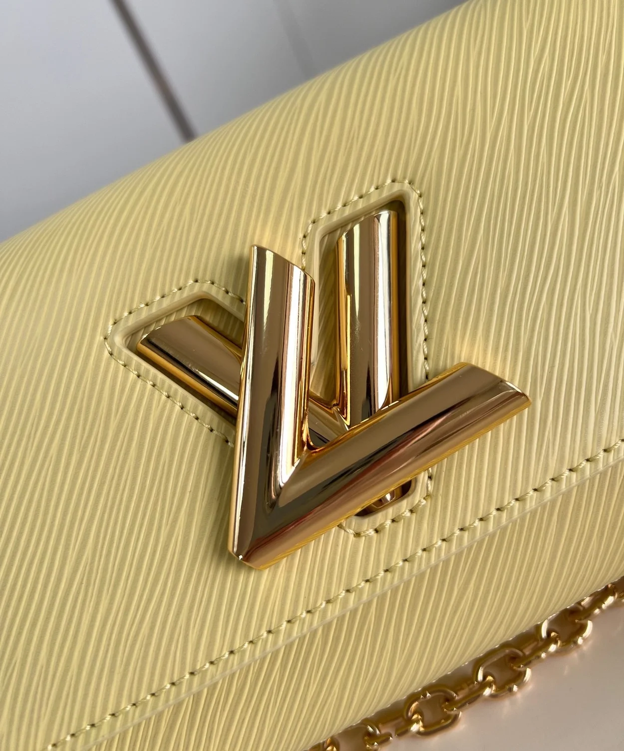 루이비통 트위스트 웨스트 백 M24548