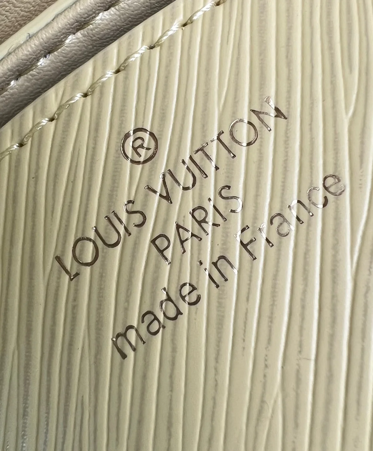 루이비통 트위스트 웨스트 백 M24548