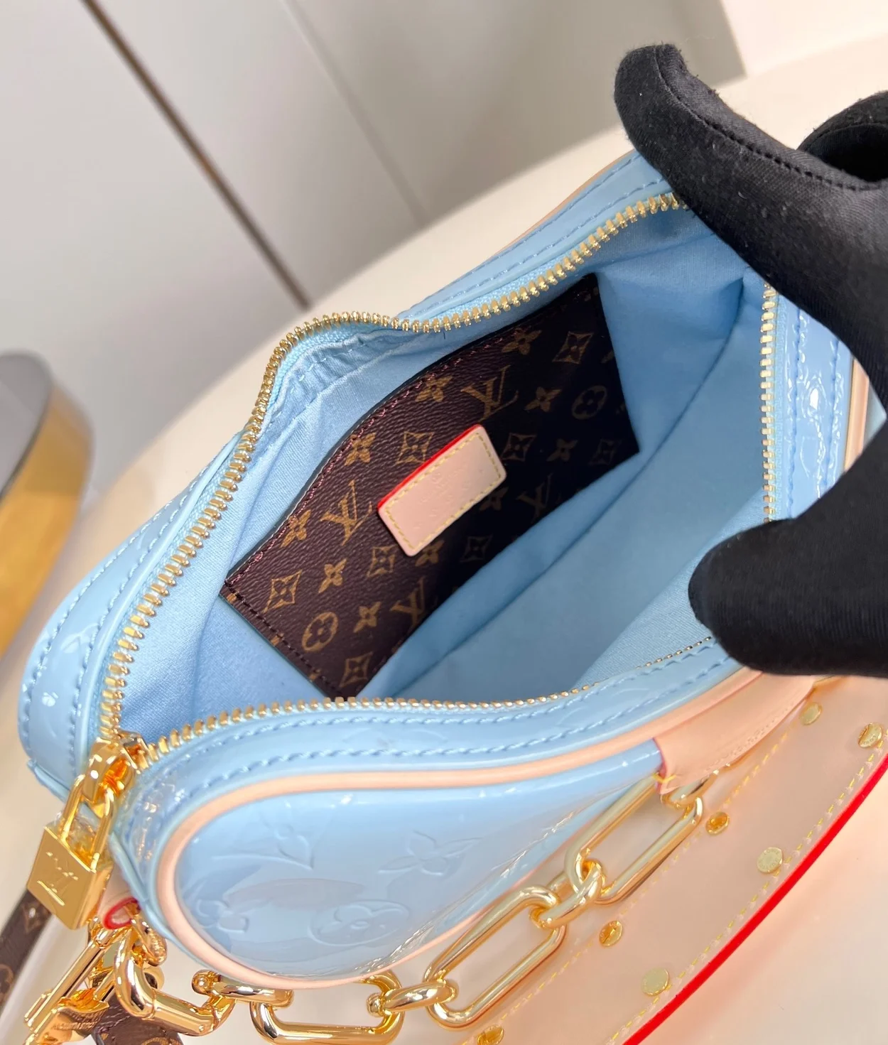 루이비통 크로아상 PM 모노그램 베르니 백 M24021