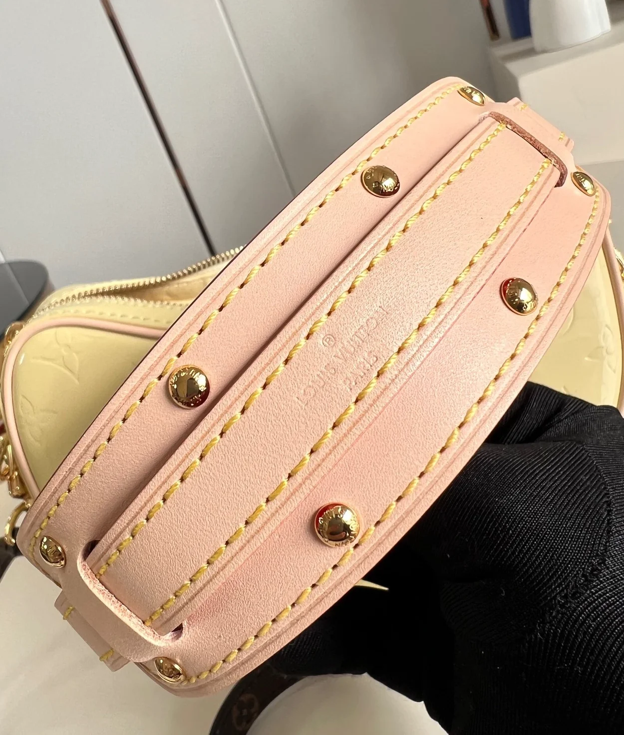 루이비통 크로아상 PM 모노그램 베르니 백 M24020