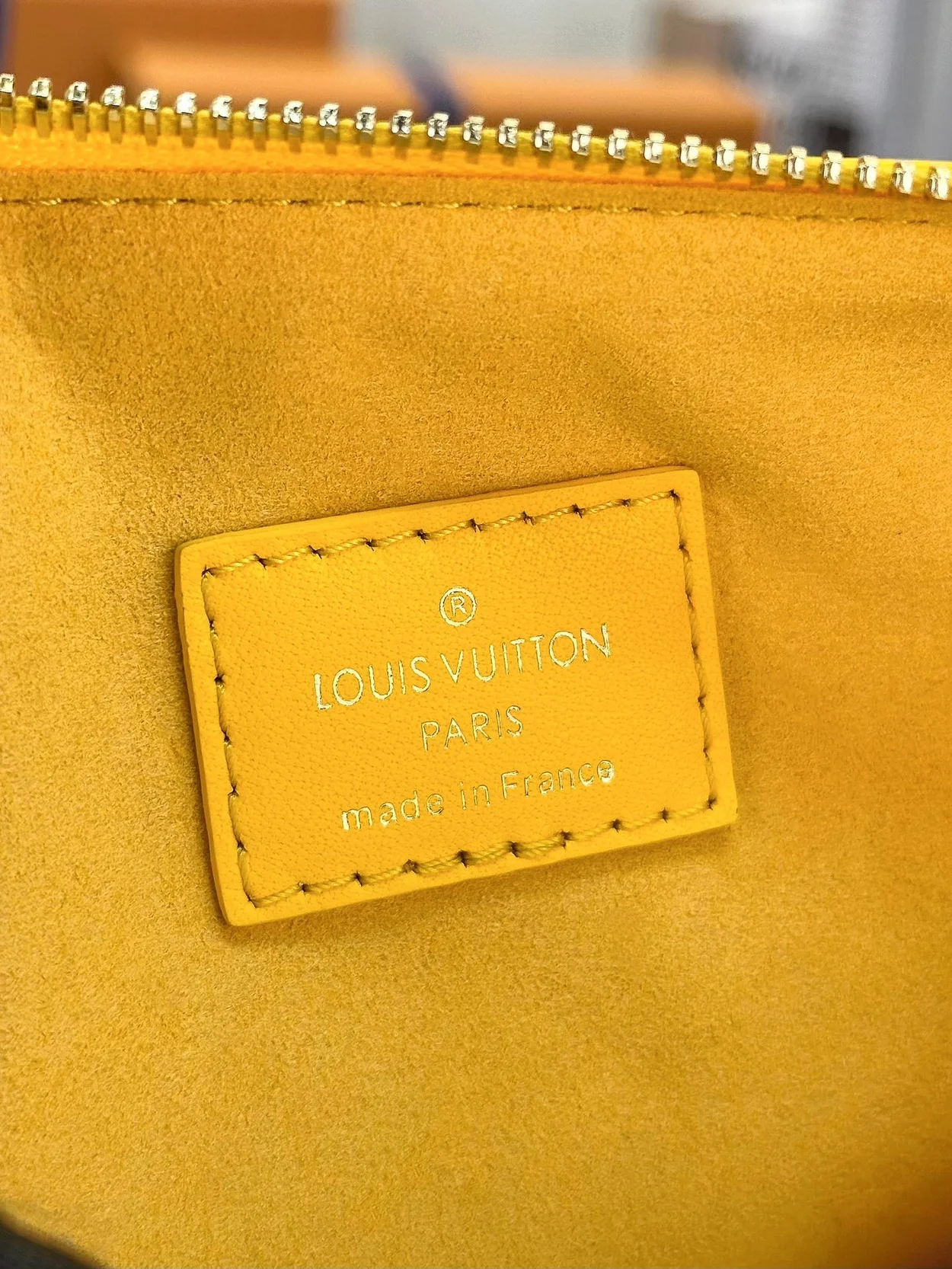 루이비통 쿠상 PM 백 옐로우 M22397