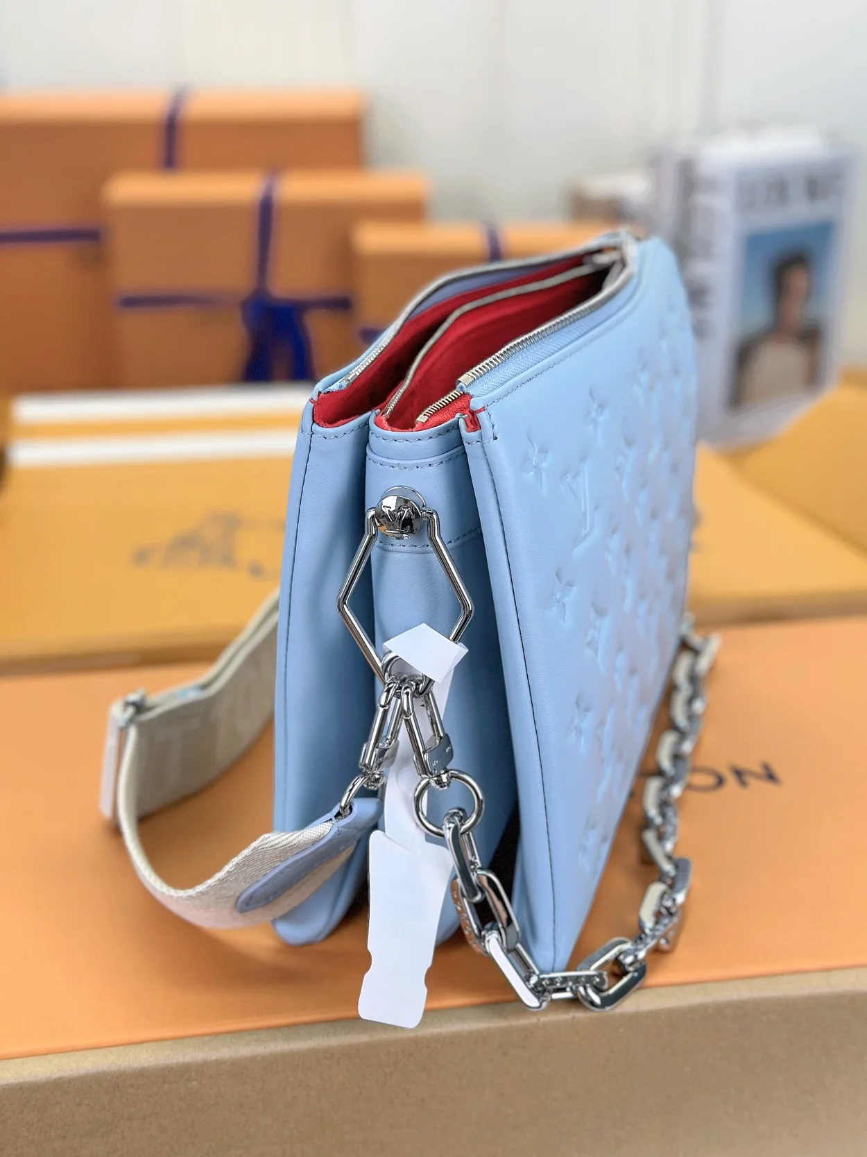 루이비통 쿠상 PM 백 실버 체인 스카이블루