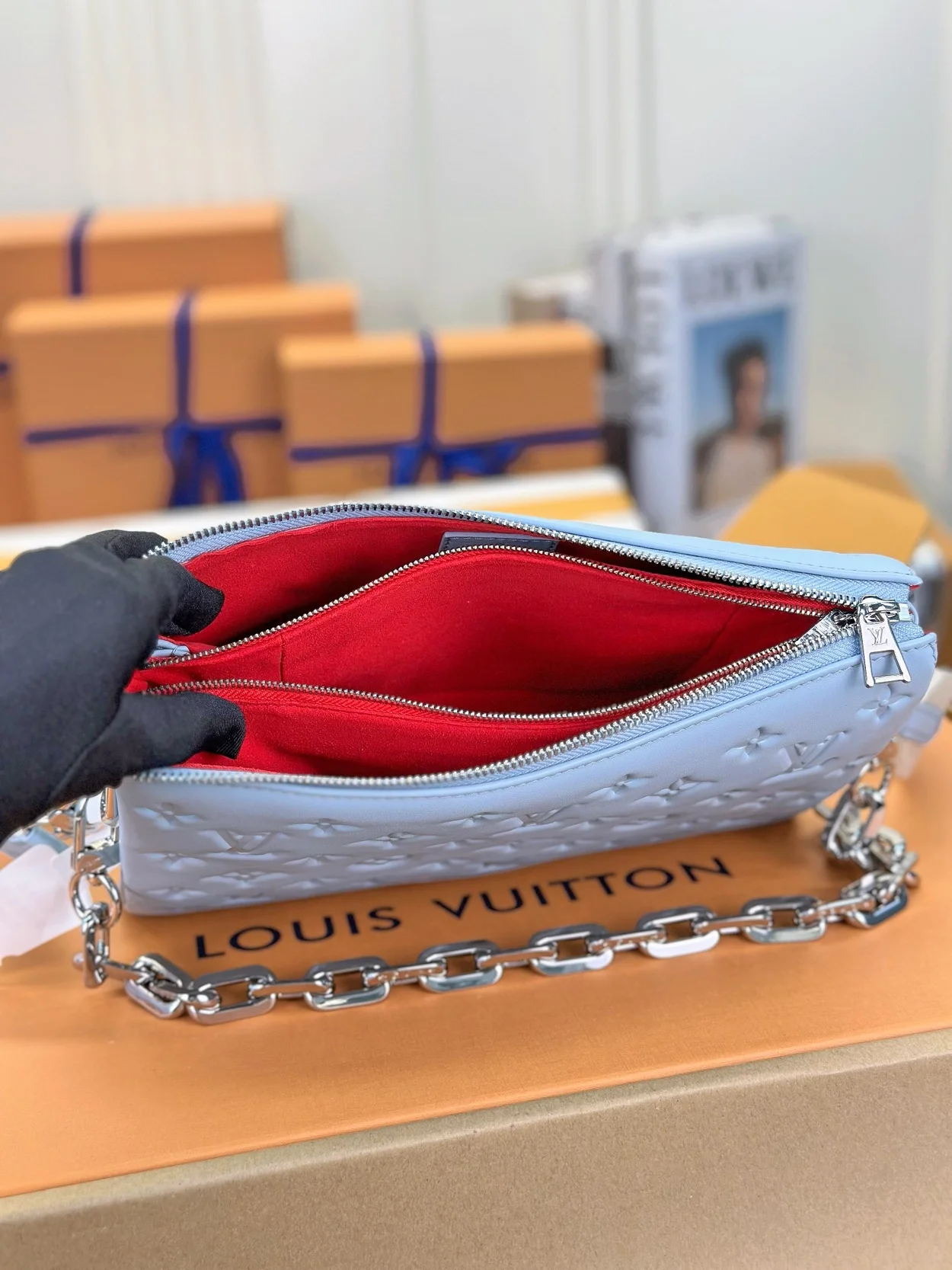 루이비통 쿠상 PM 백 실버 체인 스카이블루