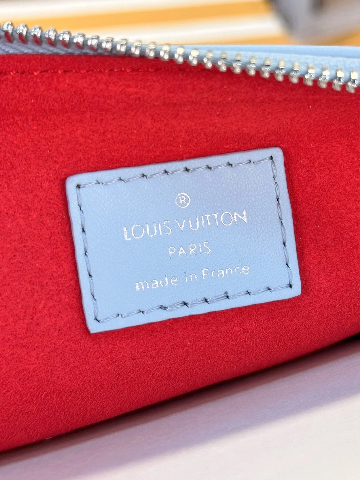 루이비통 쿠상 PM 백 실버 체인 스카이블루