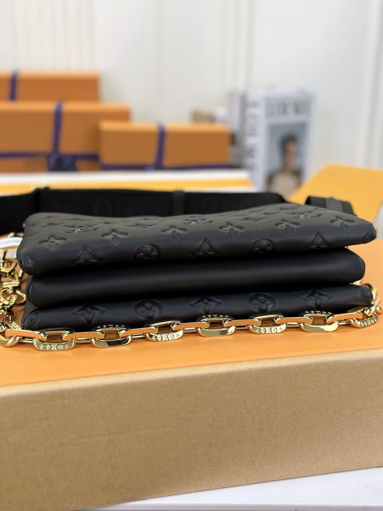 루이비통 쿠상 PM 백 블랙 M21260