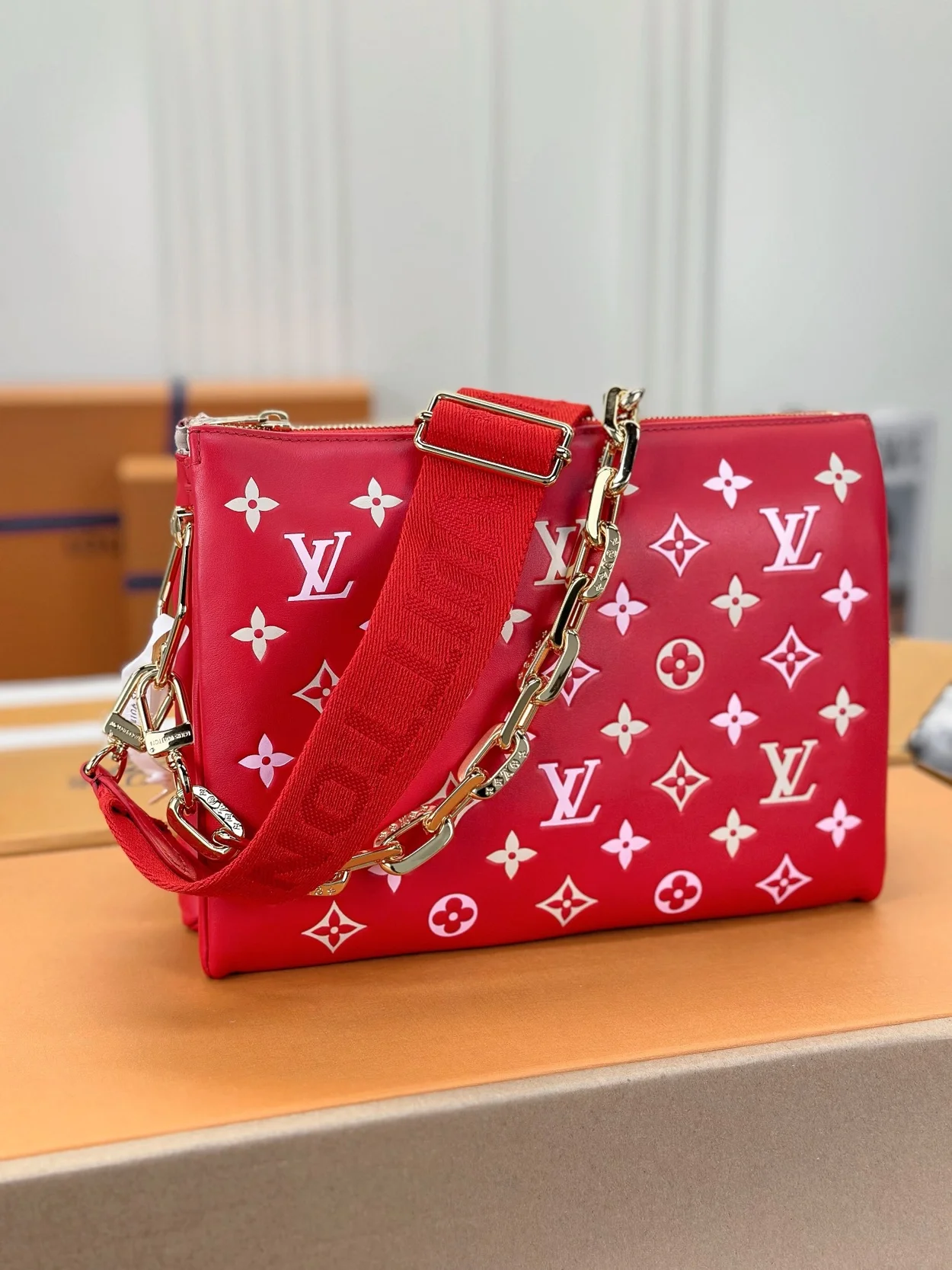 루이비통 쿠상 PM 백 레드 M22397