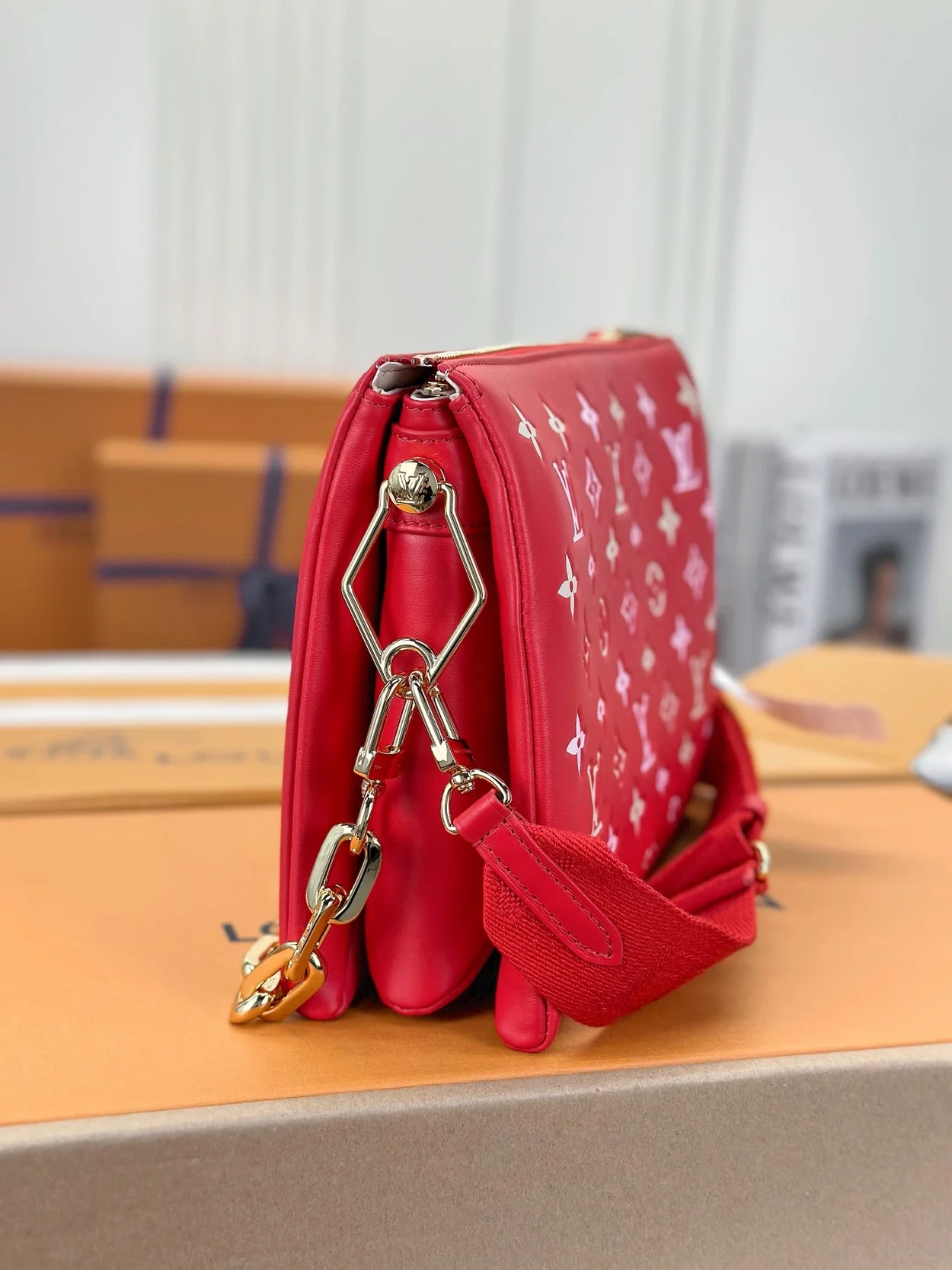 루이비통 쿠상 PM 백 레드 M22397