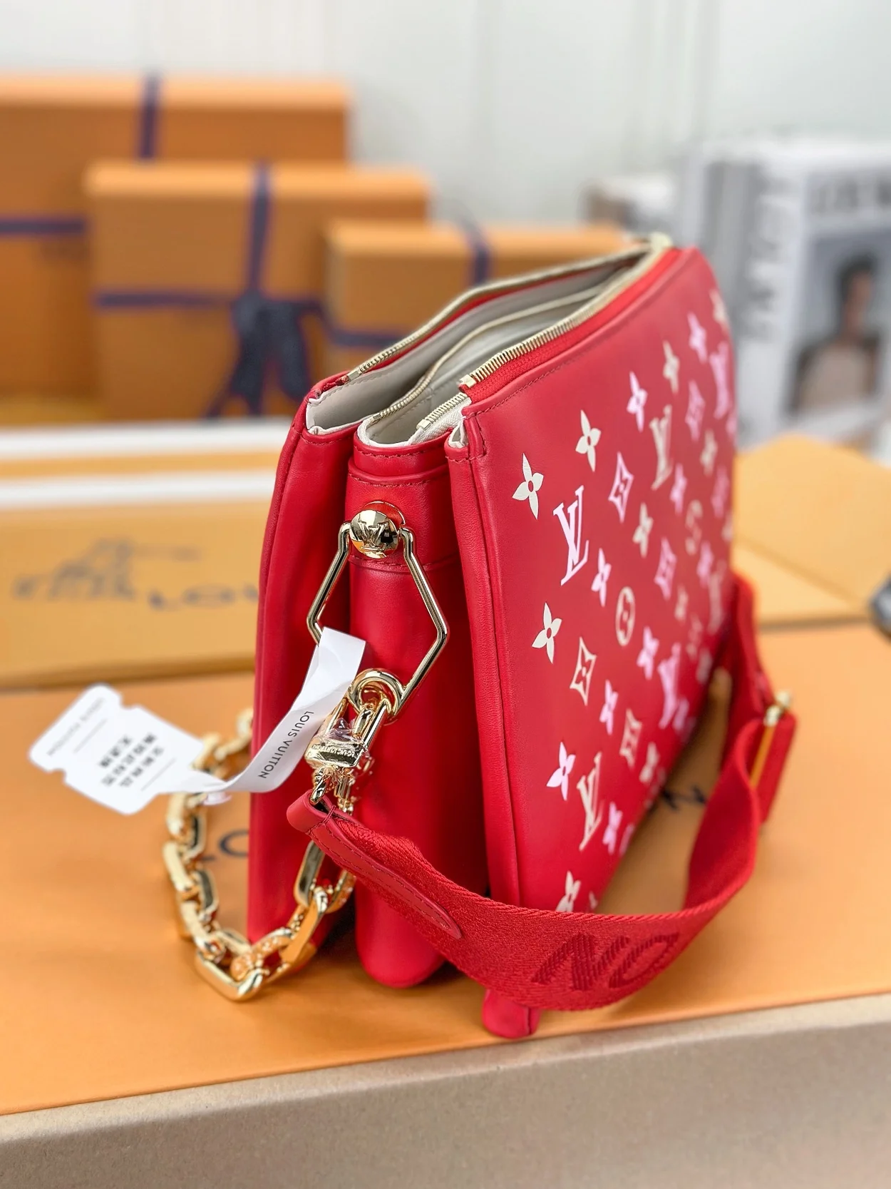 루이비통 쿠상 PM 백 레드 M22397