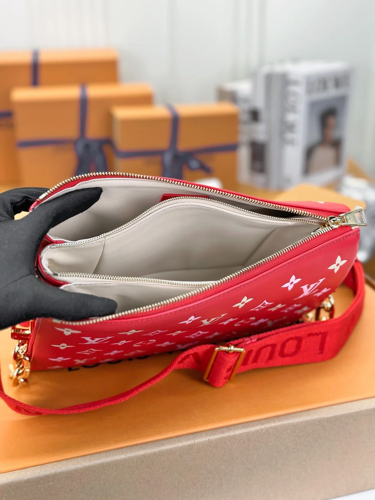 루이비통 쿠상 PM 백 레드 M22397