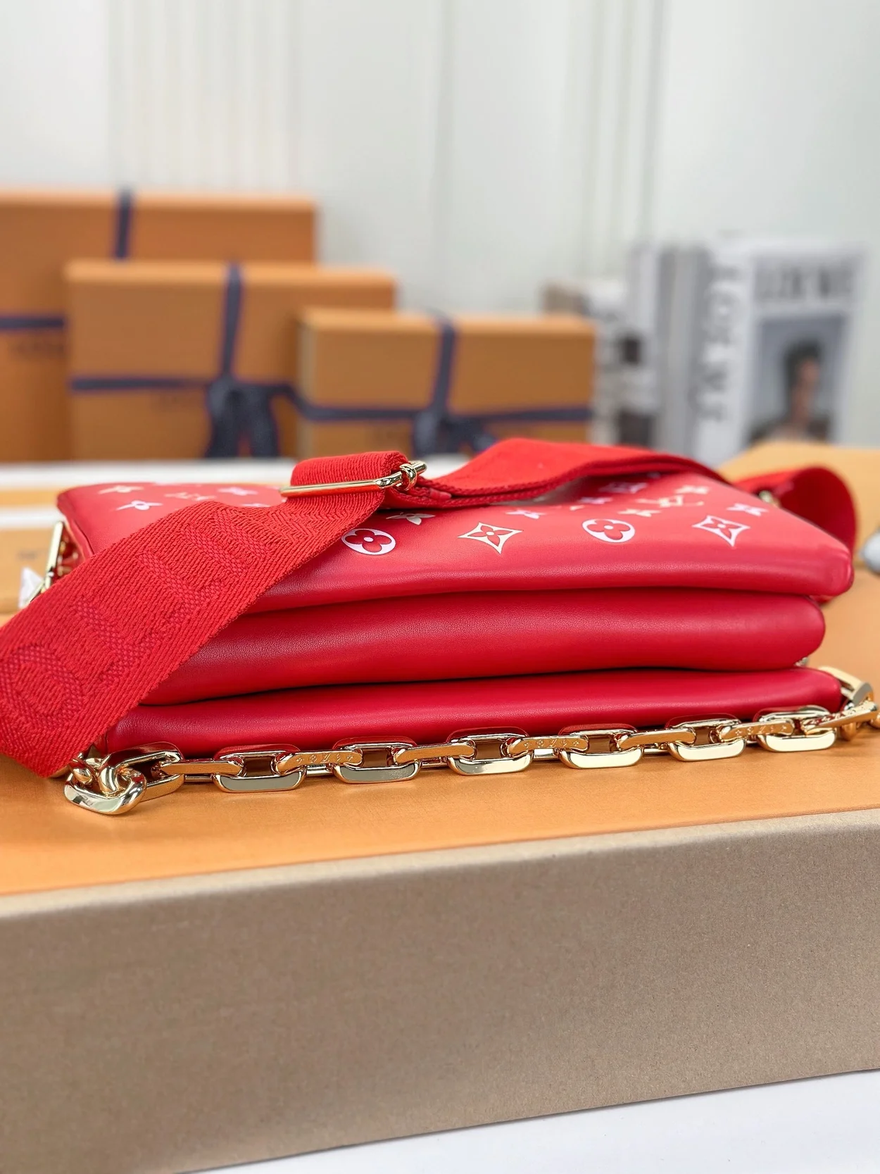 루이비통 쿠상 PM 백 레드 M22397