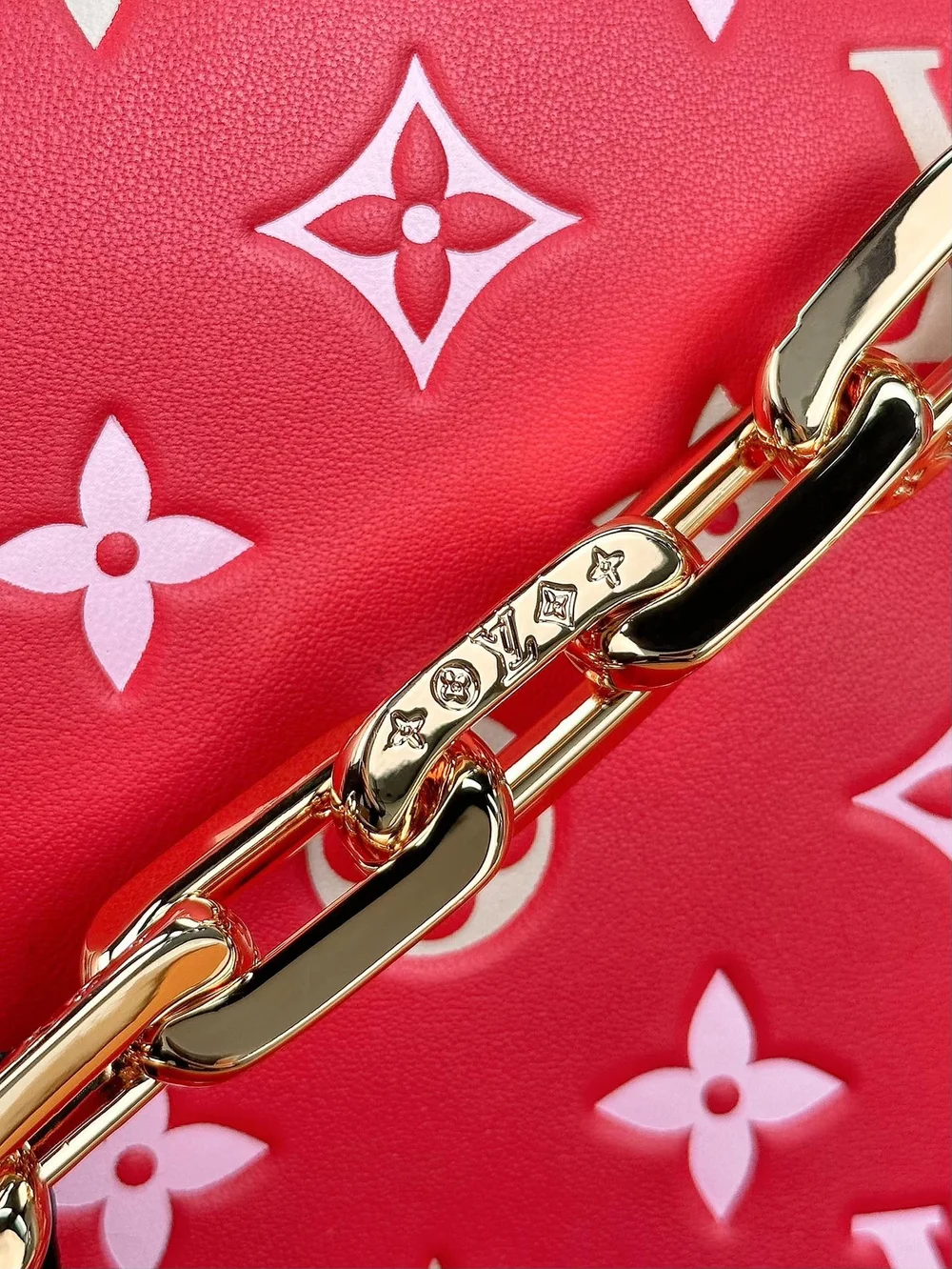 루이비통 쿠상 PM 백 레드 M22397