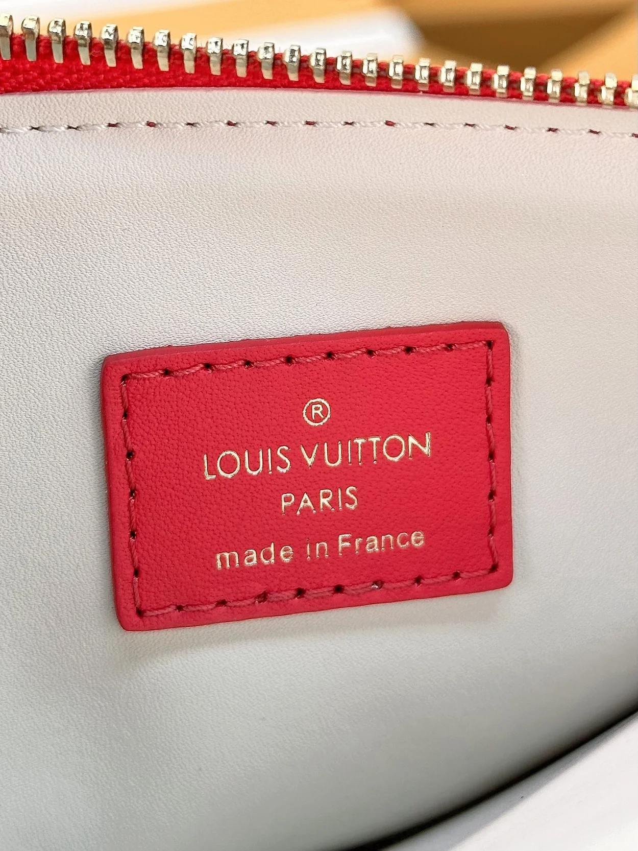 루이비통 쿠상 PM 백 레드 M22397