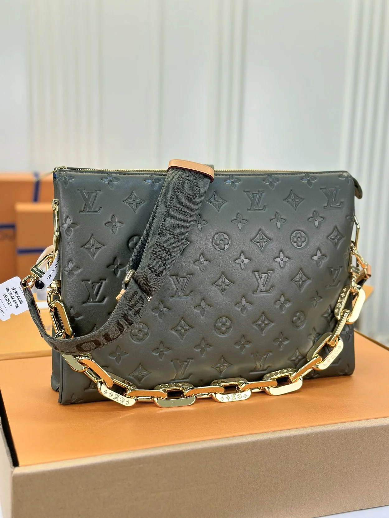 루이비통 쿠상 MM 백 카키 M21281