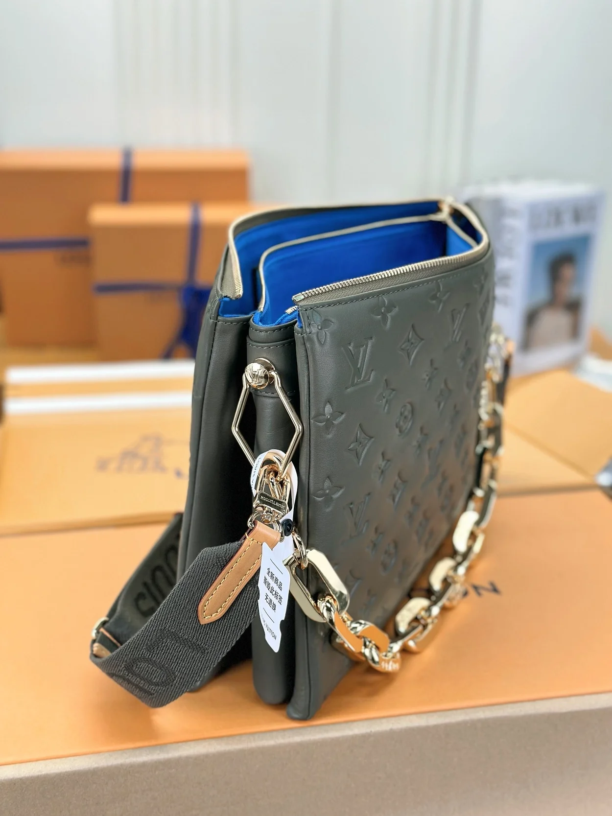 루이비통 쿠상 MM 백 카키 M21281