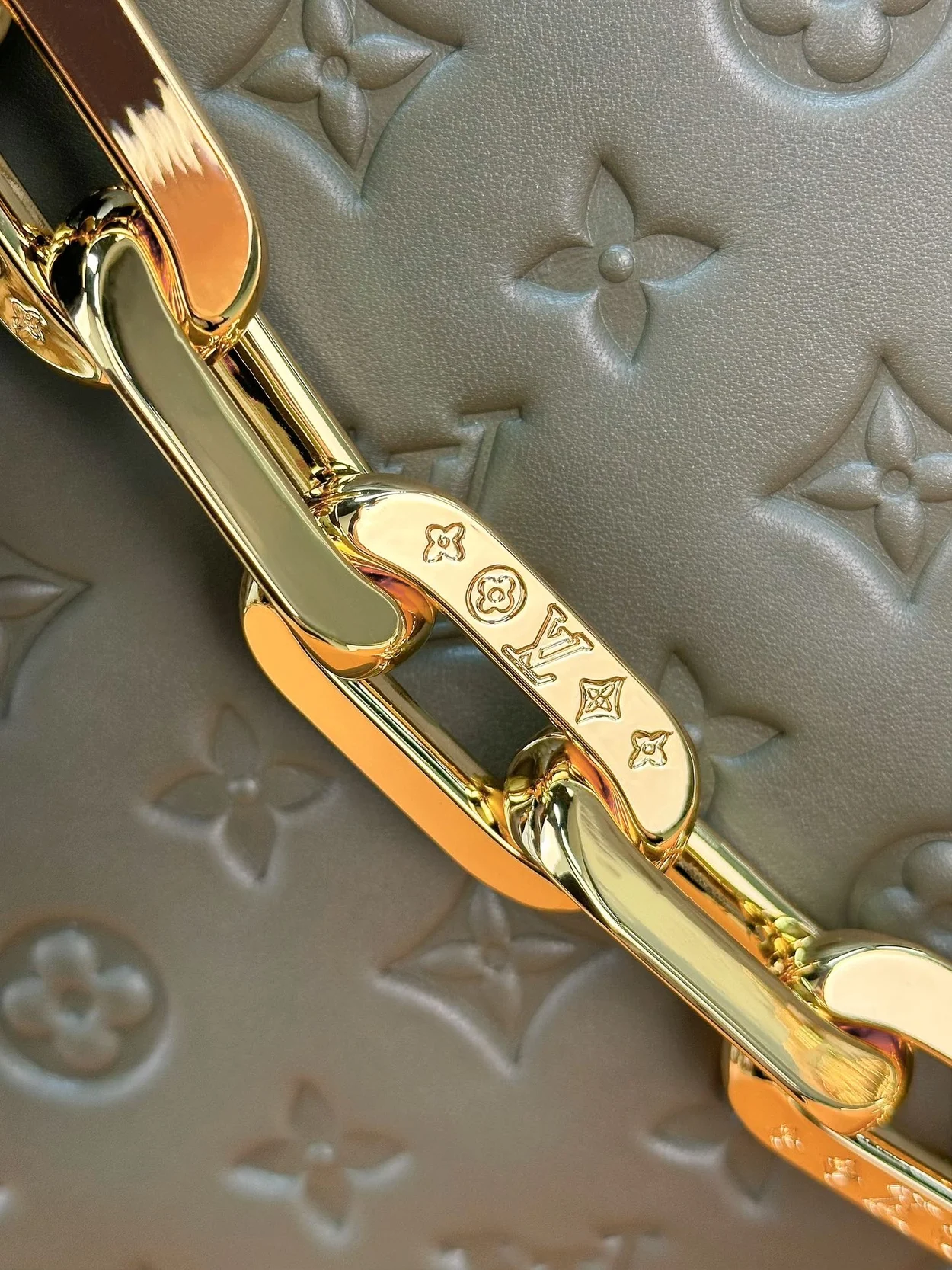 루이비통 쿠상 MM 백 카키 M21281