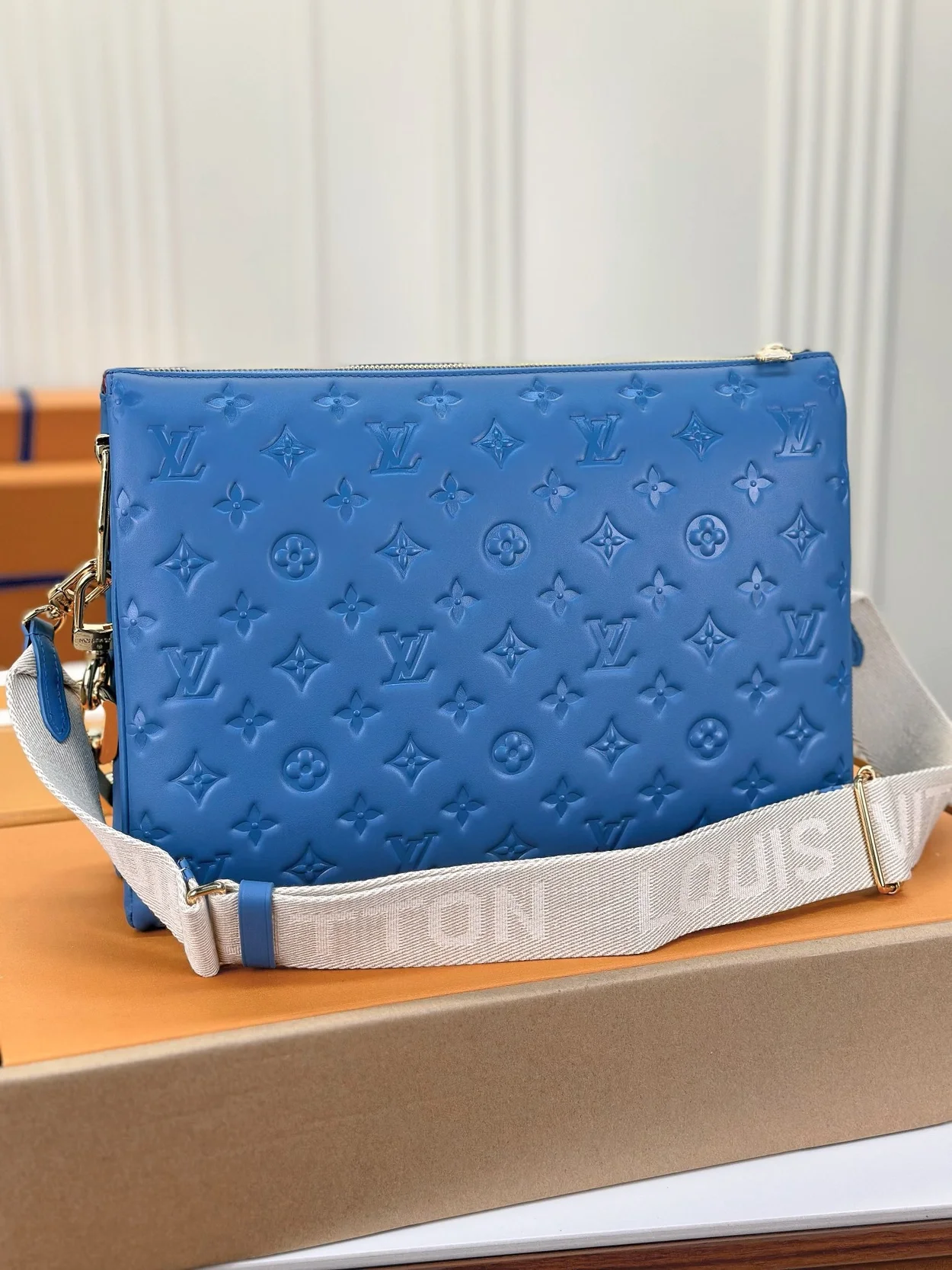 루이비통 쿠상 MM 백 블루 M21650