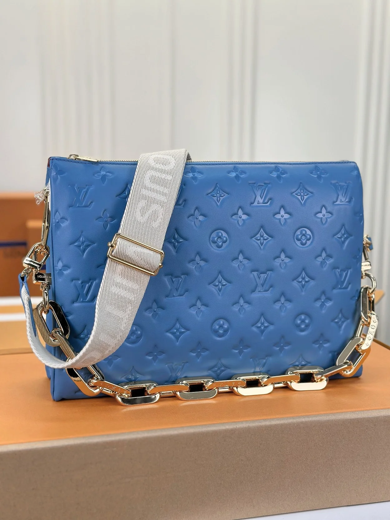 루이비통 쿠상 MM 백 블루 M21650