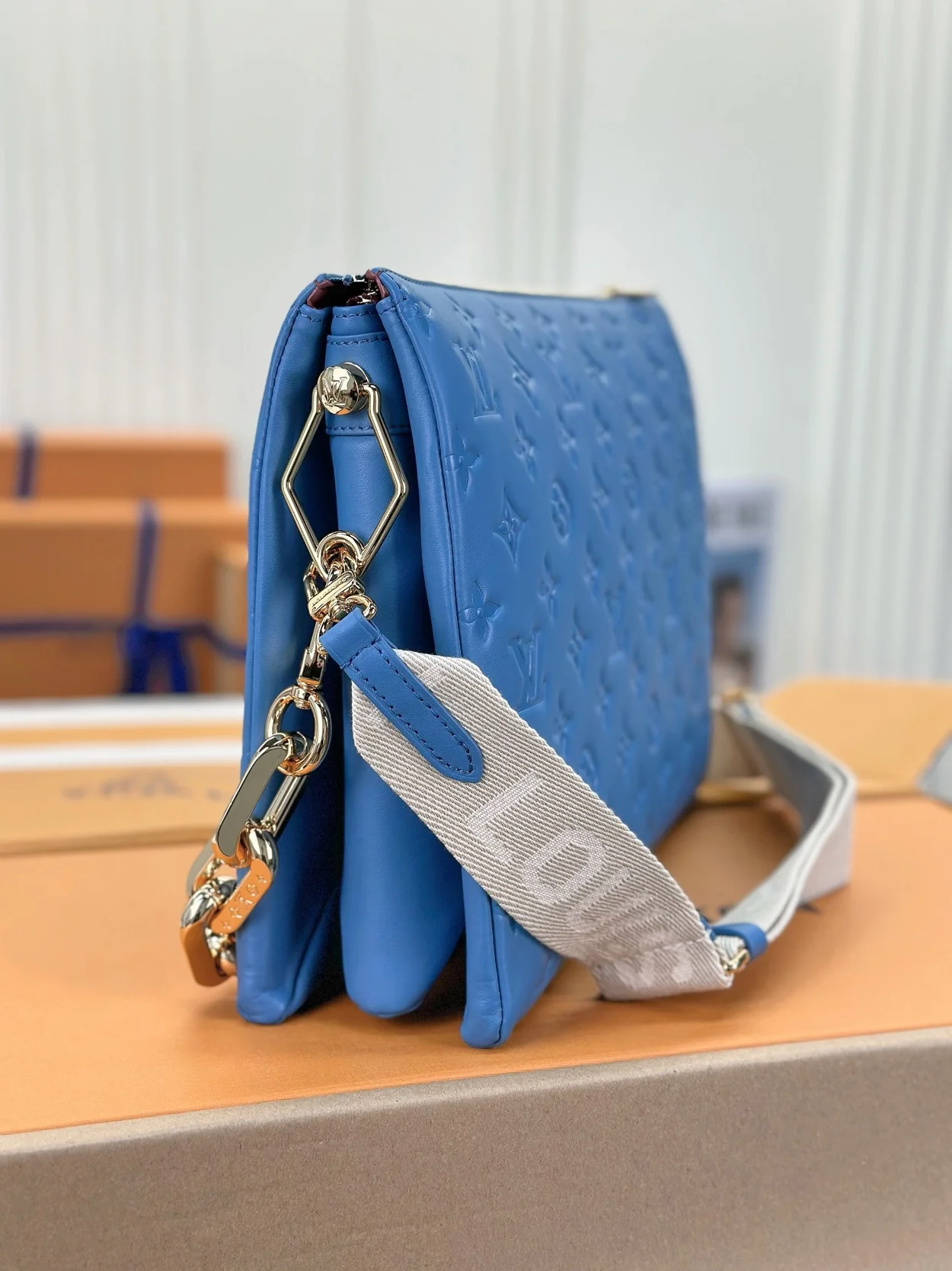루이비통 쿠상 MM 백 블루 M21650