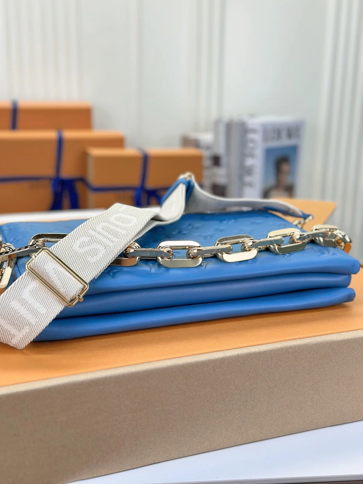 루이비통 쿠상 MM 백 블루 M21650