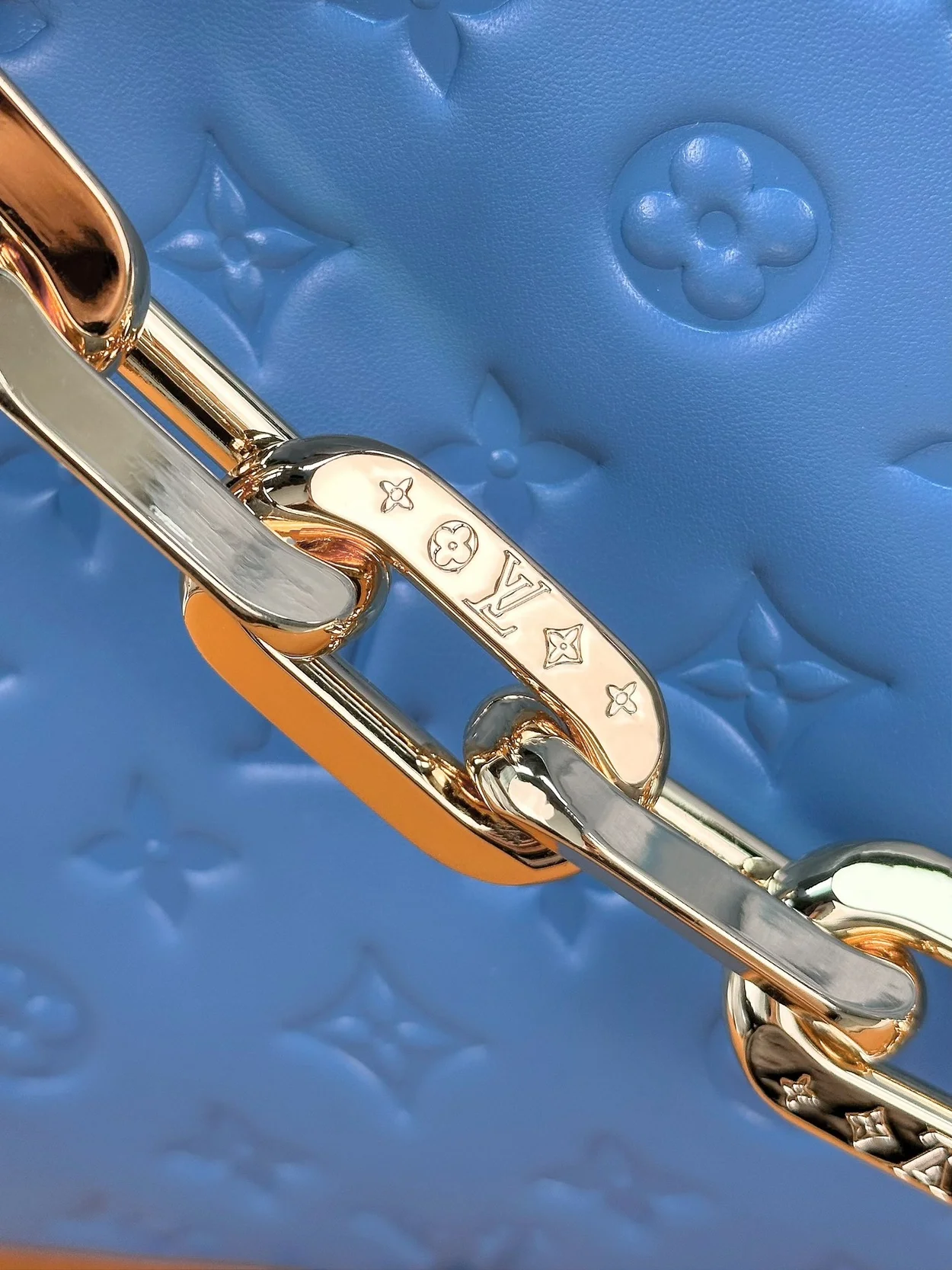 루이비통 쿠상 MM 백 블루 M21650