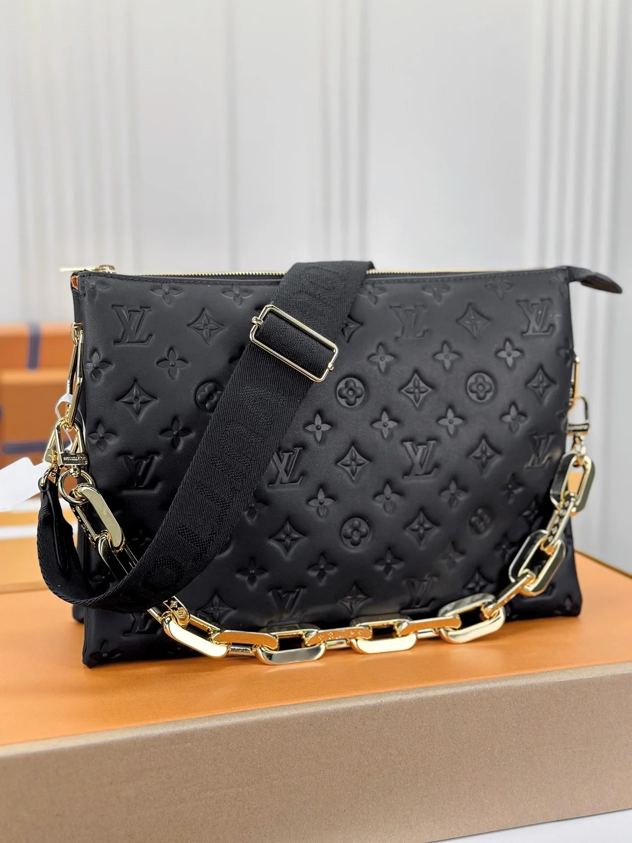 루이비통 쿠상 MM 백 블랙 M21264