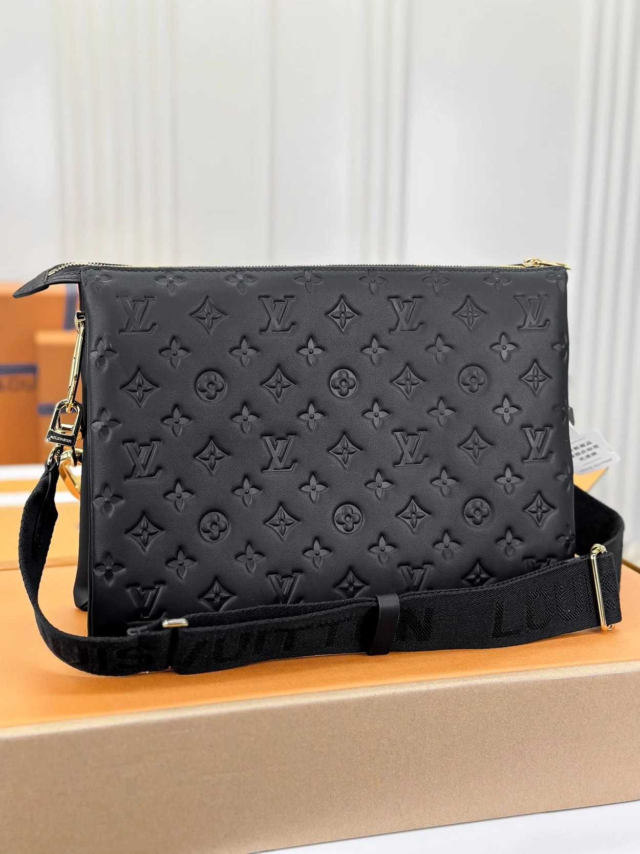 루이비통 쿠상 MM 백 블랙 M21264