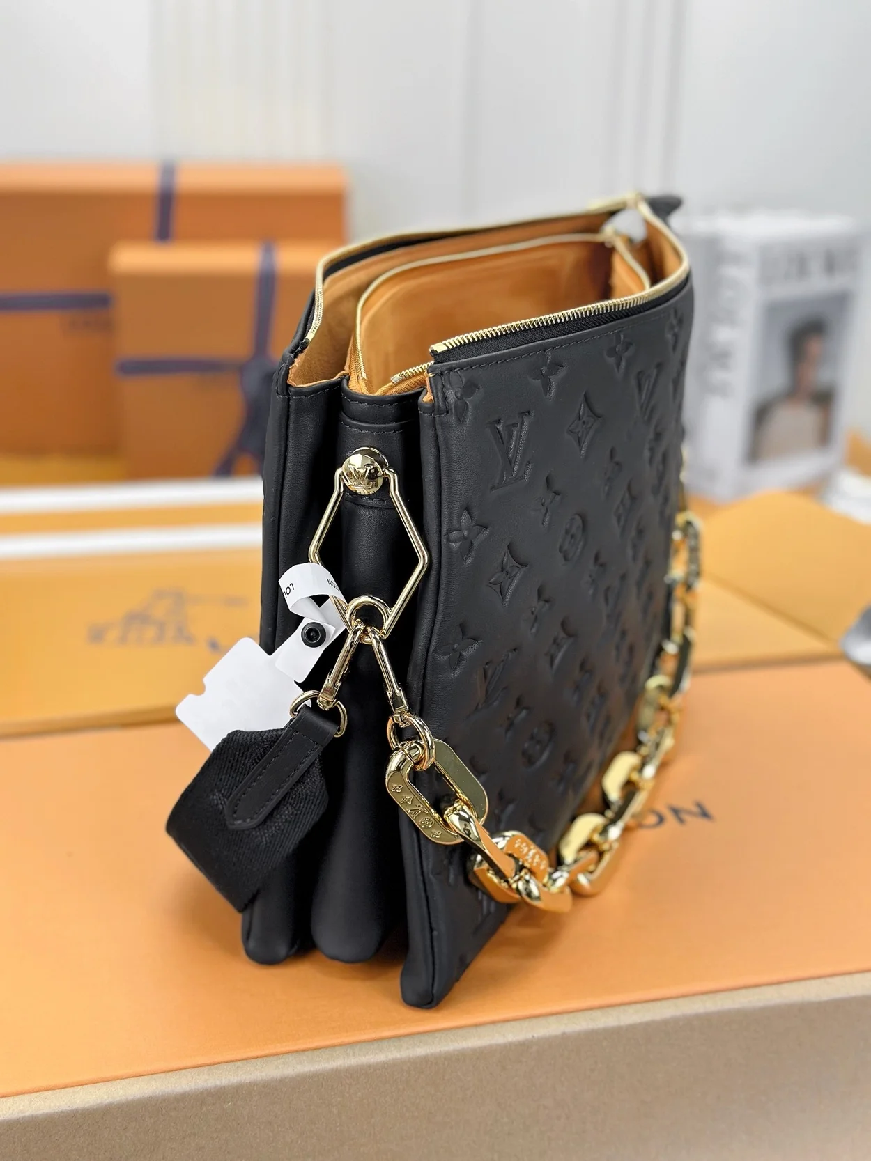 루이비통 쿠상 MM 백 블랙 M21264