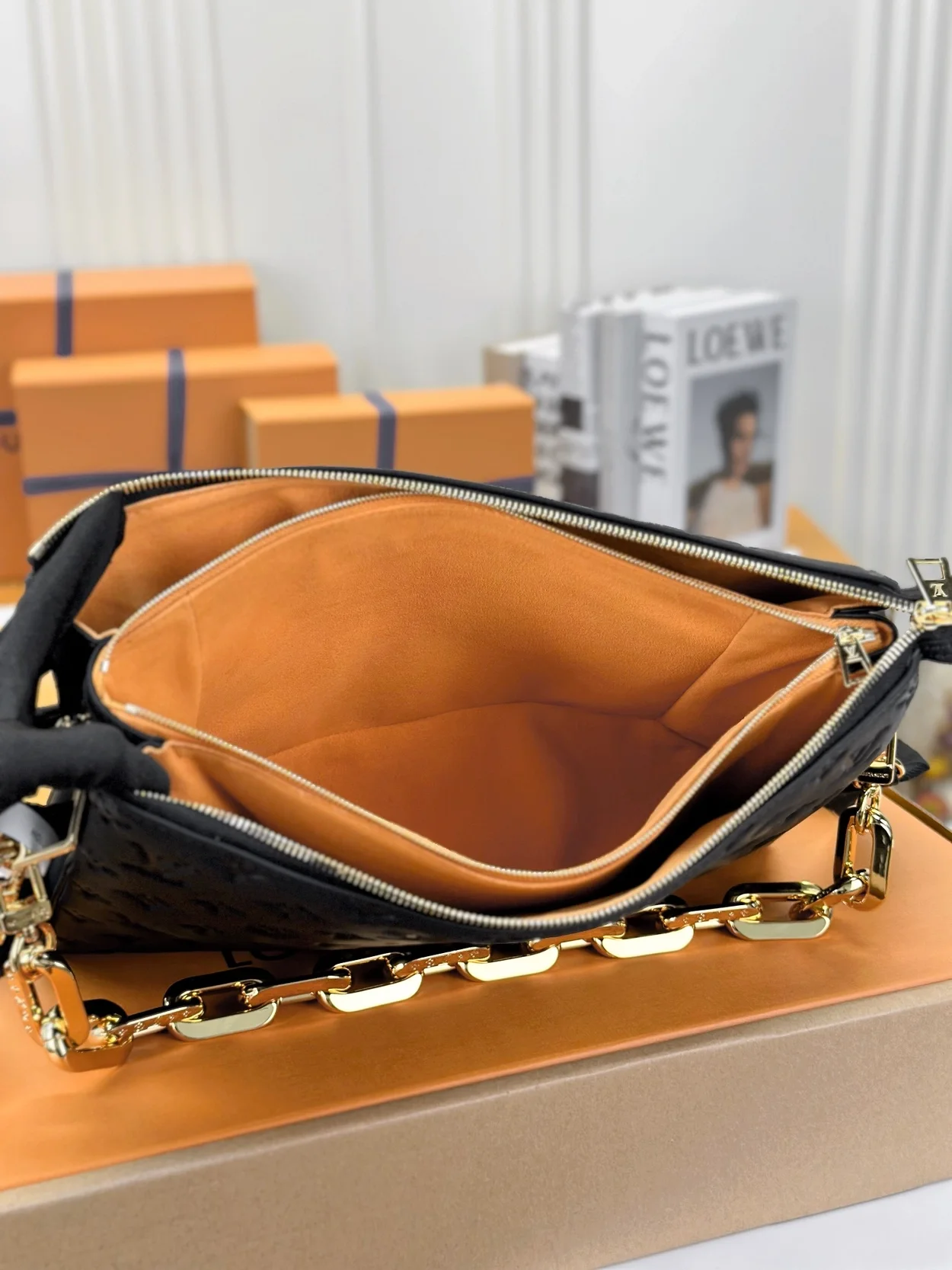 루이비통 쿠상 MM 백 블랙 M21264