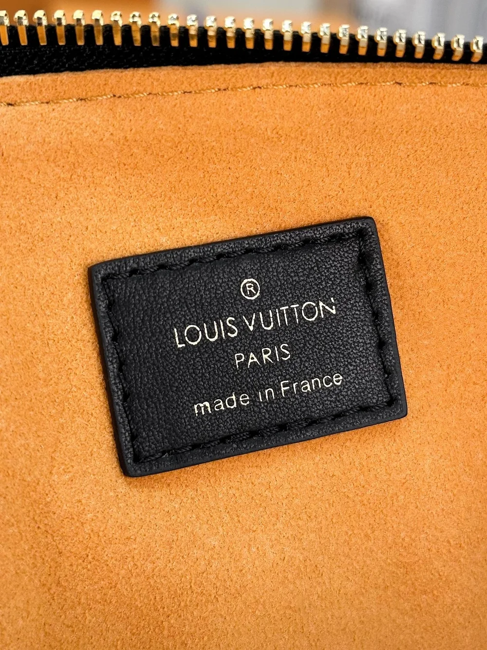 루이비통 쿠상 MM 백 블랙 M21264