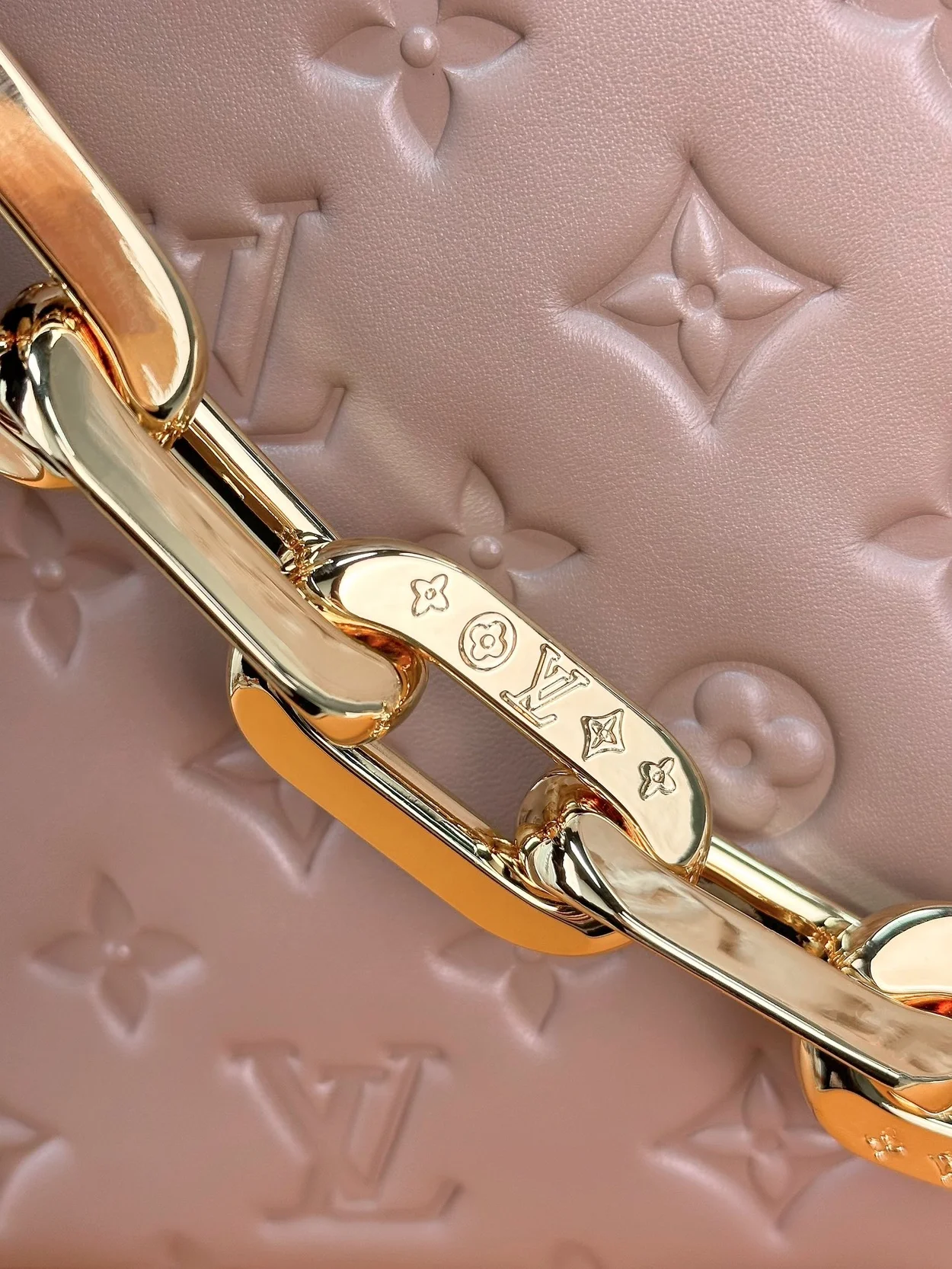 루이비통 쿠상 MM 백 갈렛 M21276