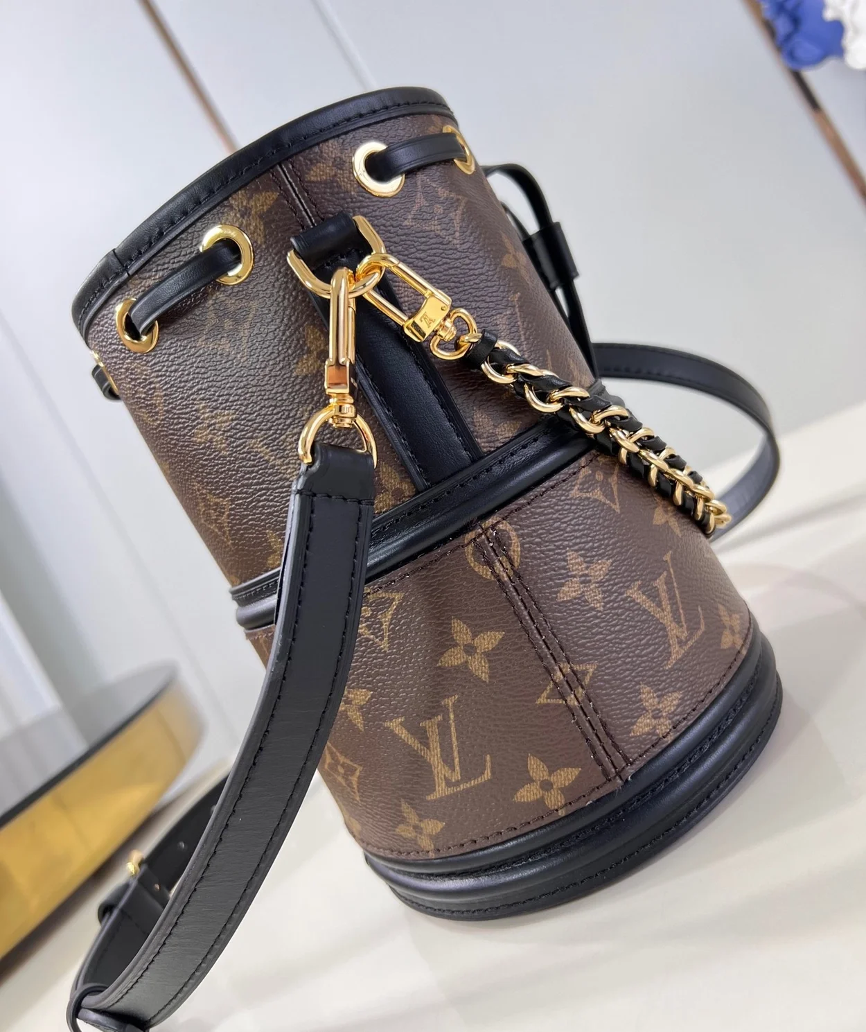 루이비통 카누 모노그램 핸드백 M83480