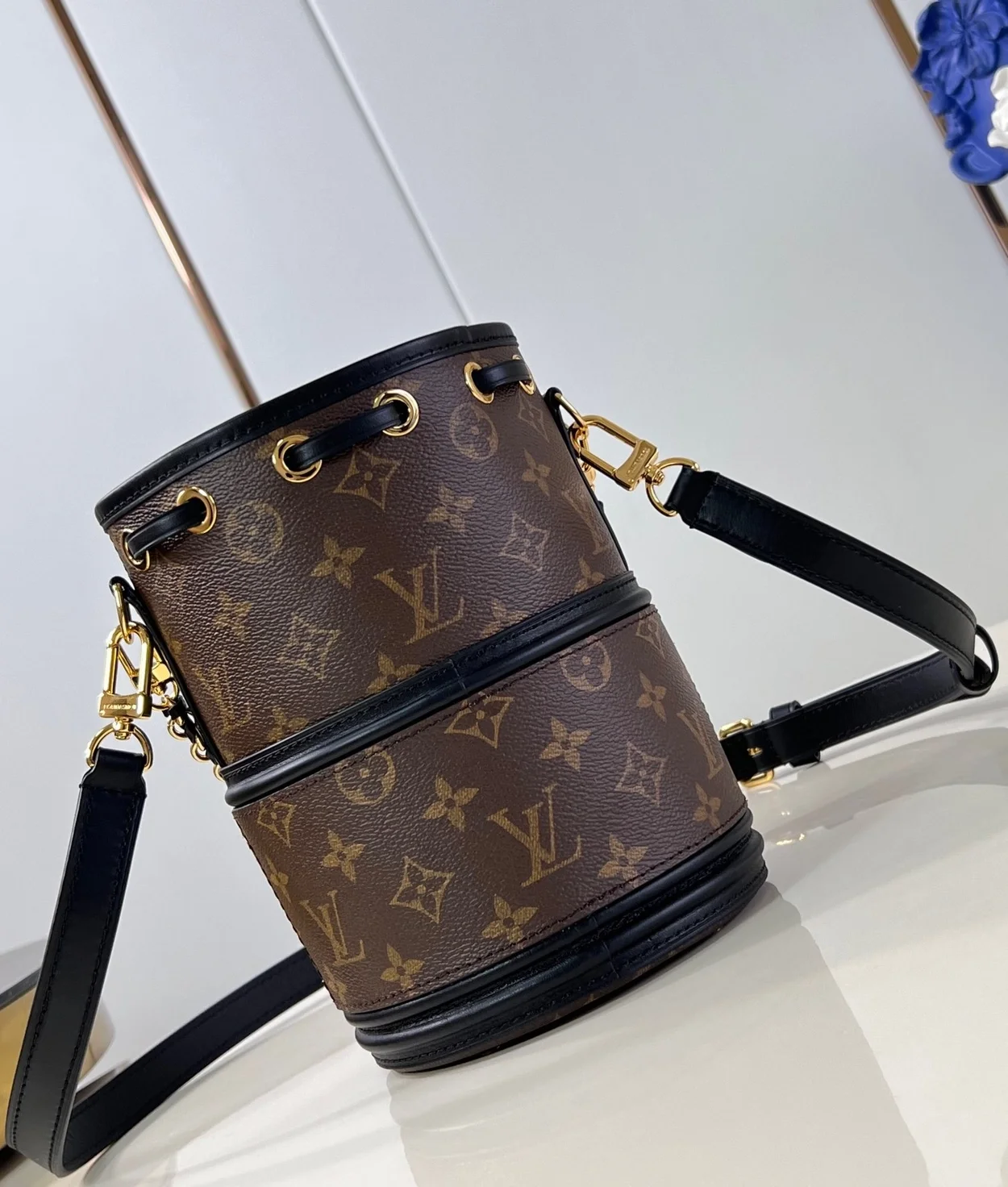 루이비통 카누 모노그램 핸드백 M83480