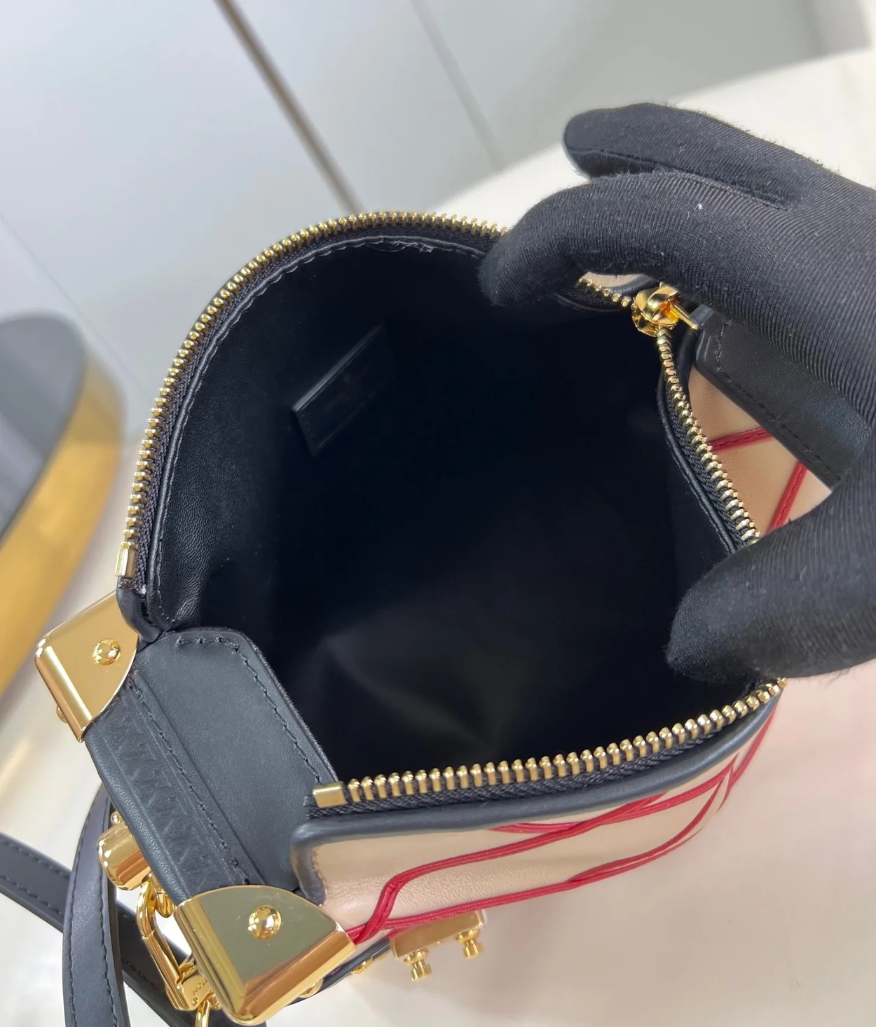 루이비통 사이드 트렁크 MM M24403