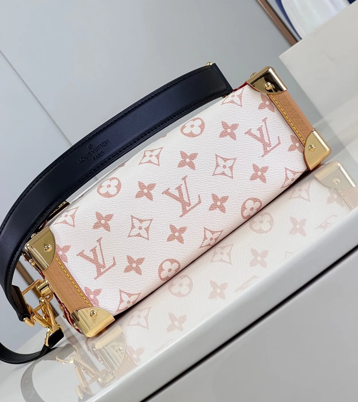 루이비통 사이드 트렁크 MM 백 M46907