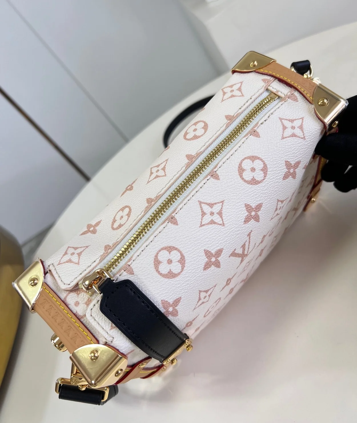 루이비통 사이드 트렁크 MM 백 M46907