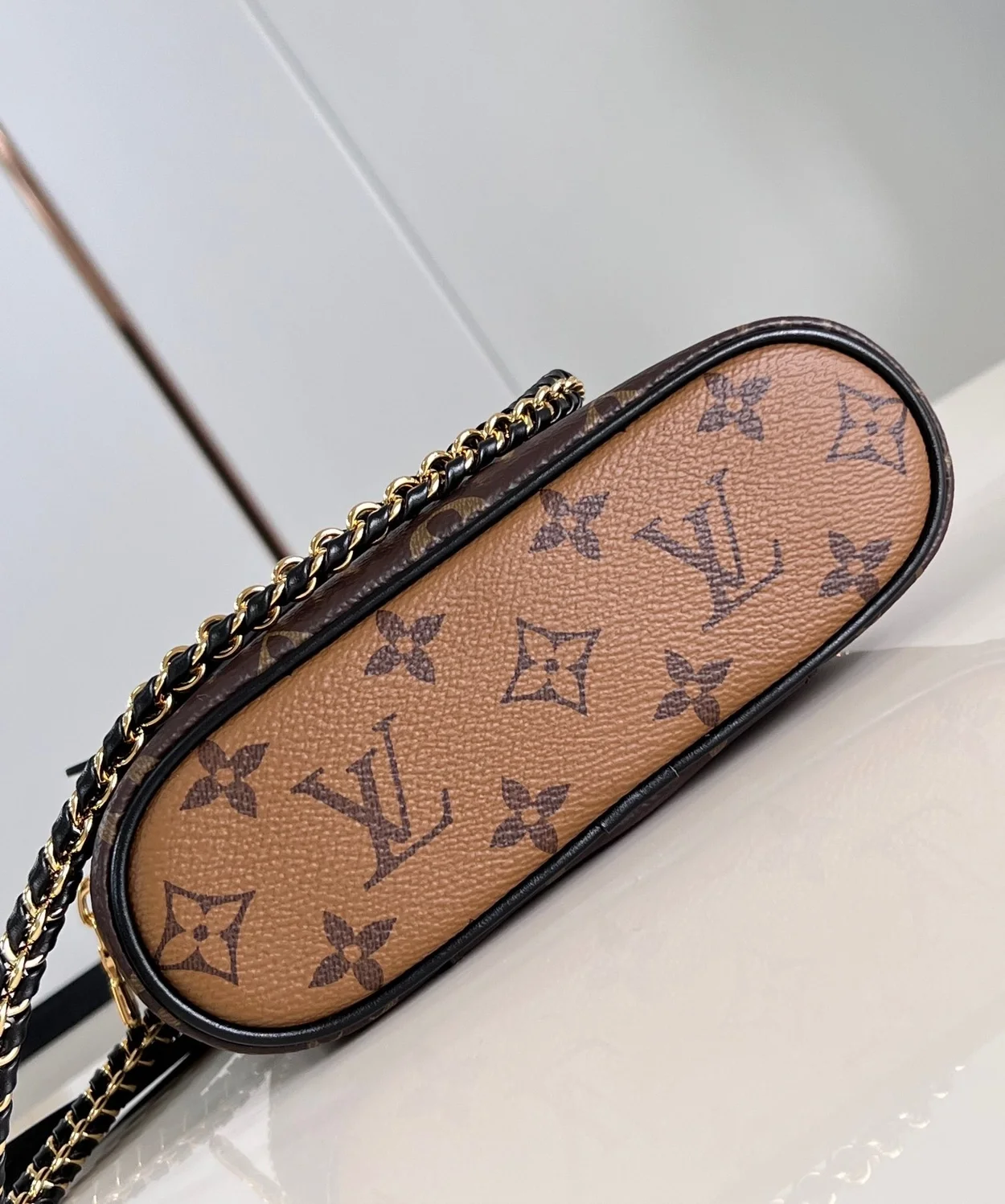 루이비통 배니티 체인 파우치 M47125