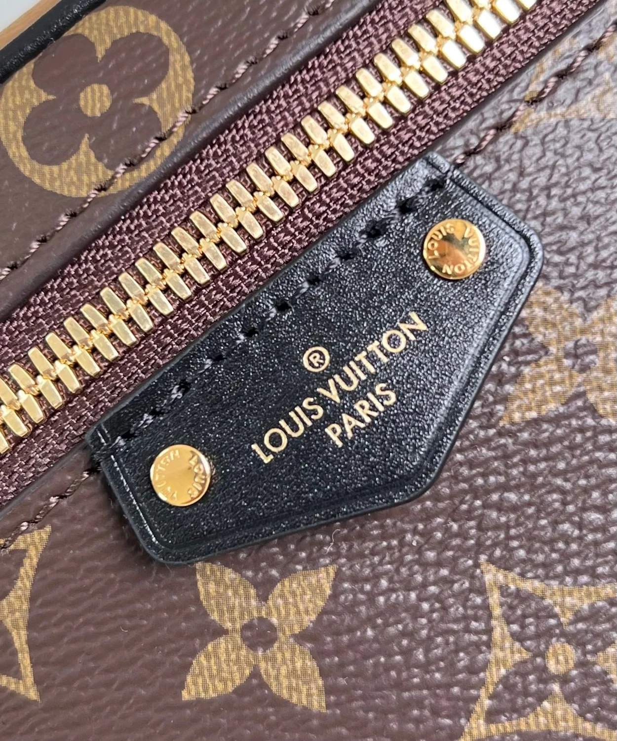 루이비통 배니티 체인 파우치 M47125