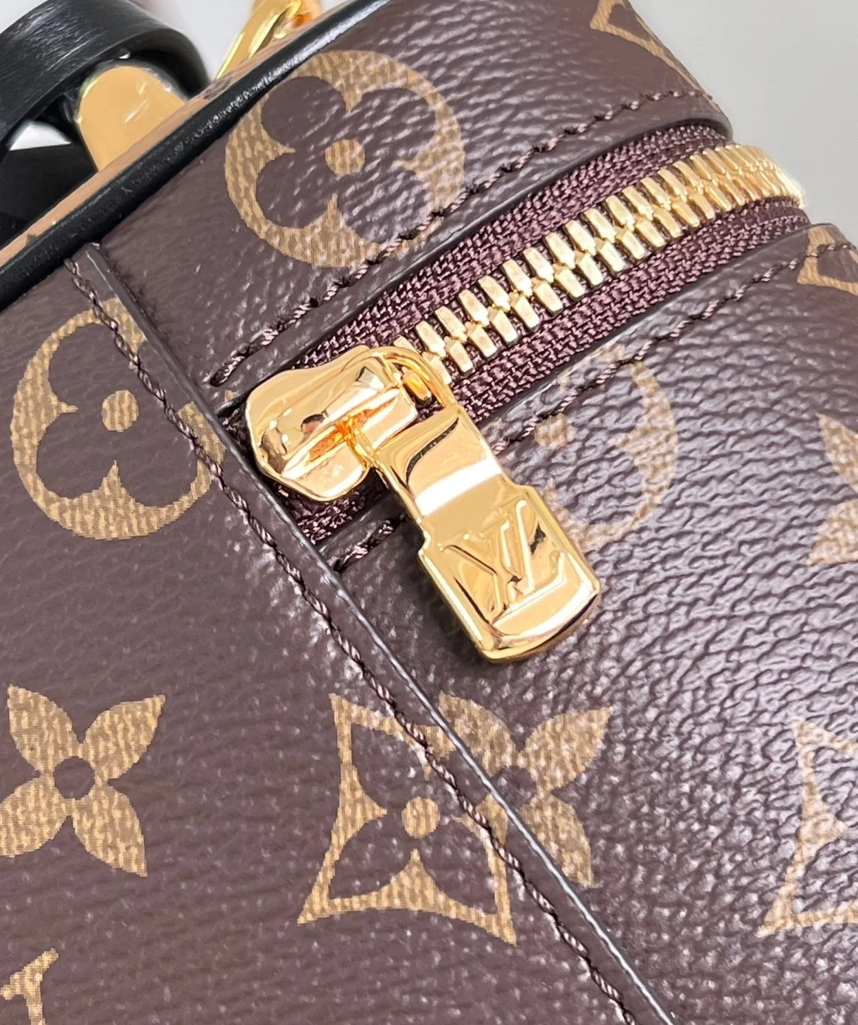 루이비통 배니티 체인 파우치 M47125