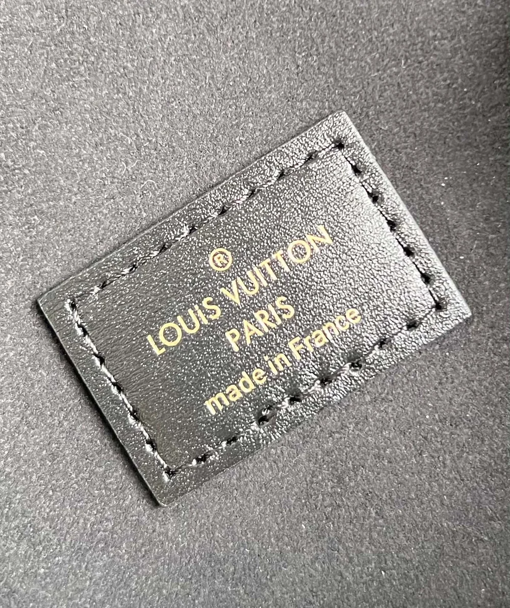 루이비통 배니티 체인 파우치 M47125