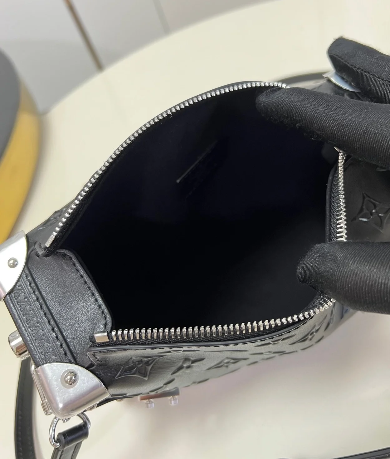 루이비통 모노그램 사이드 트렁크 PM M21709