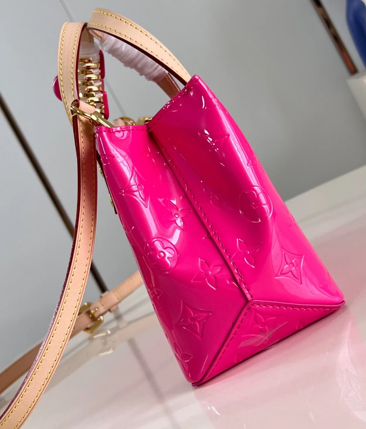 루이비통 리드 PM 모노그램 베르니 백 M24028