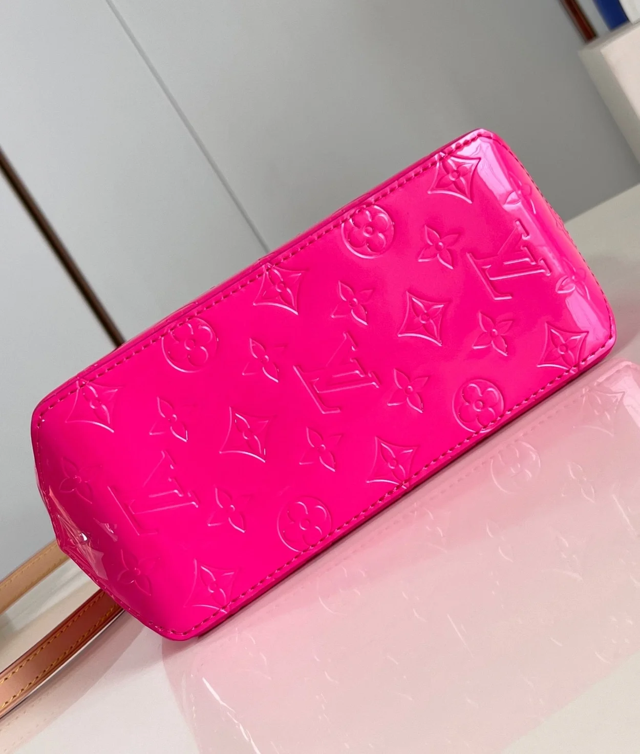 루이비통 리드 PM 모노그램 베르니 백 M24028